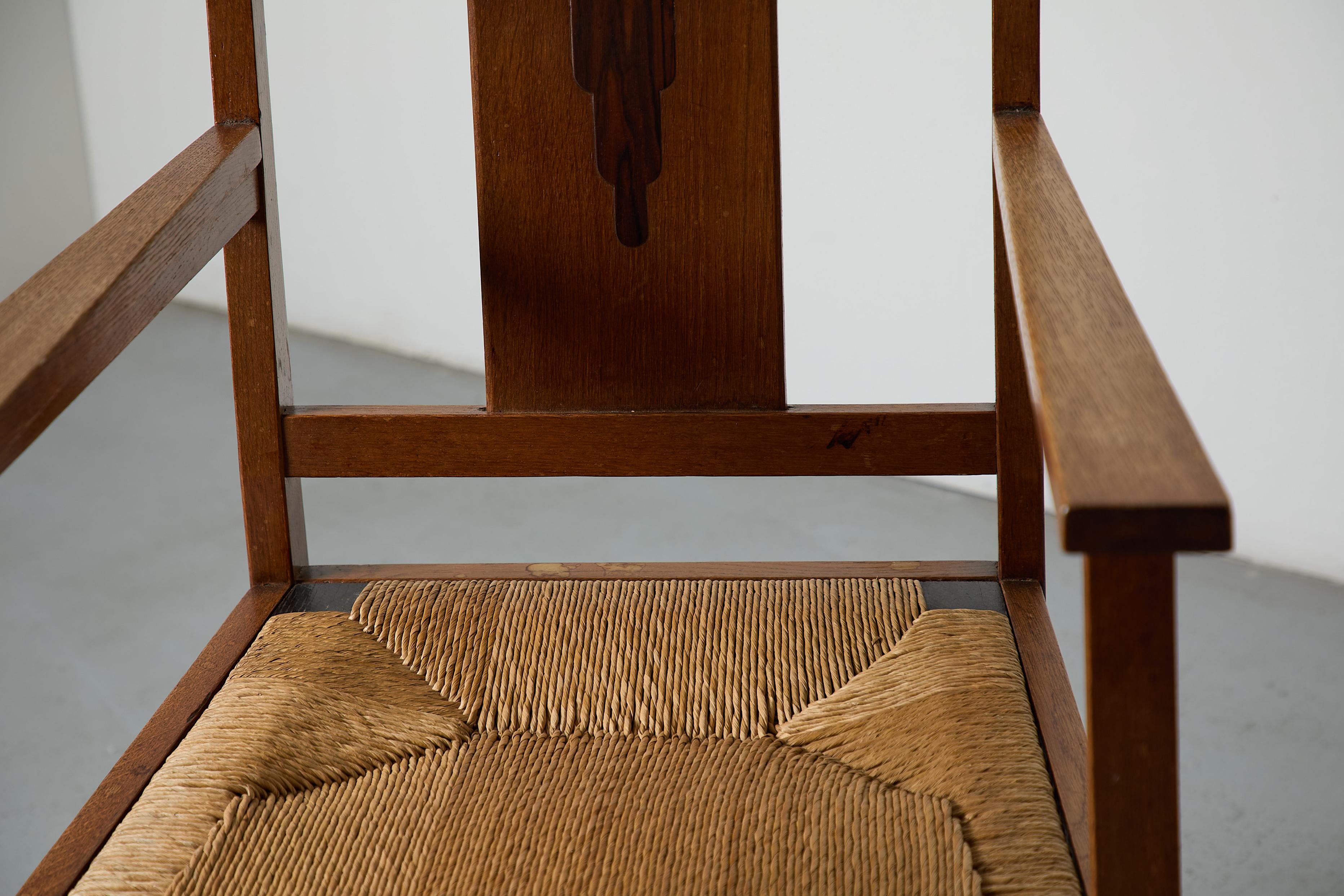 Jonc Paire de chaises à accoudoirs en chêne et jonc de l'école d'Amsterdam en vente
