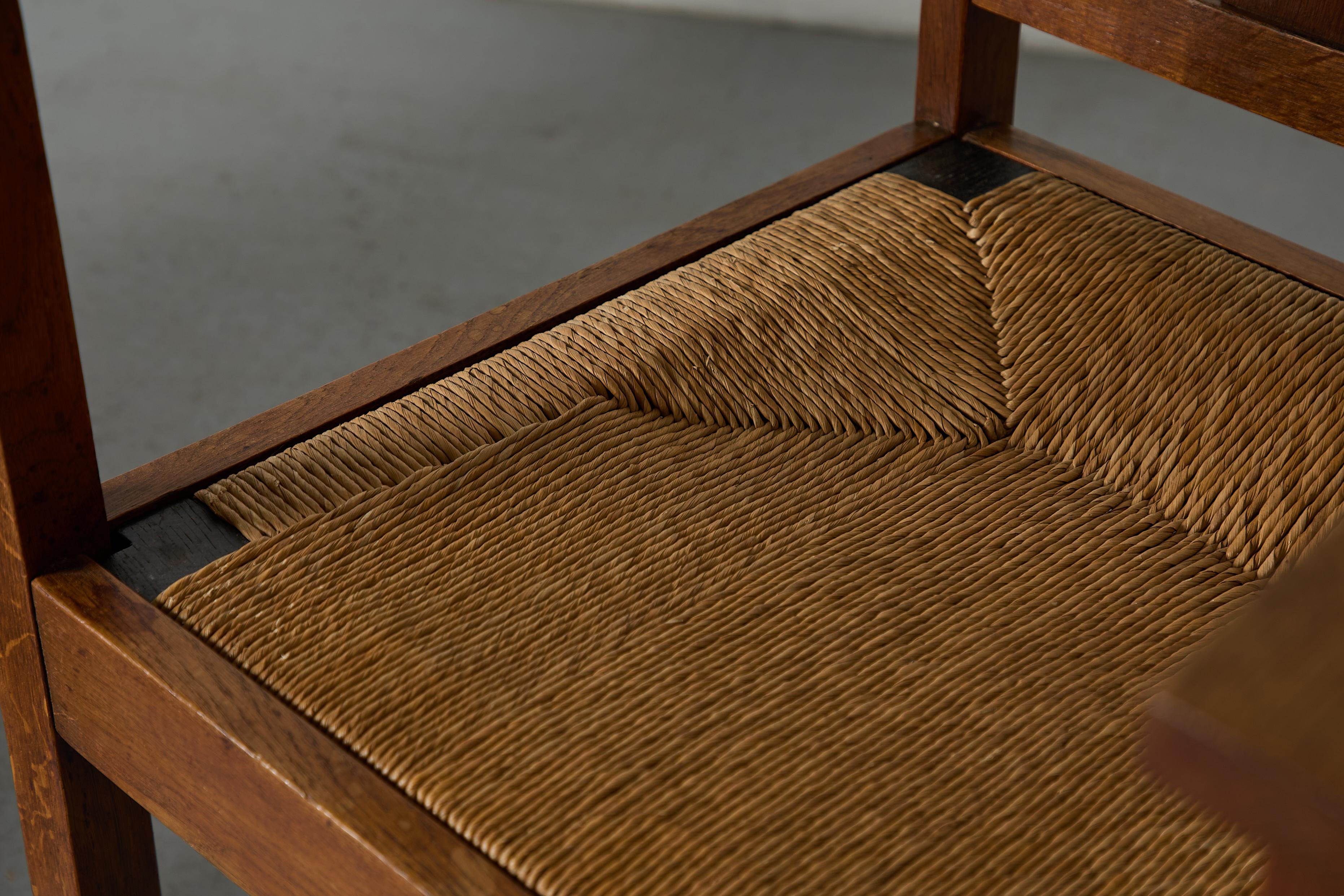 Paire de chaises à accoudoirs en chêne et jonc de l'école d'Amsterdam en vente 1