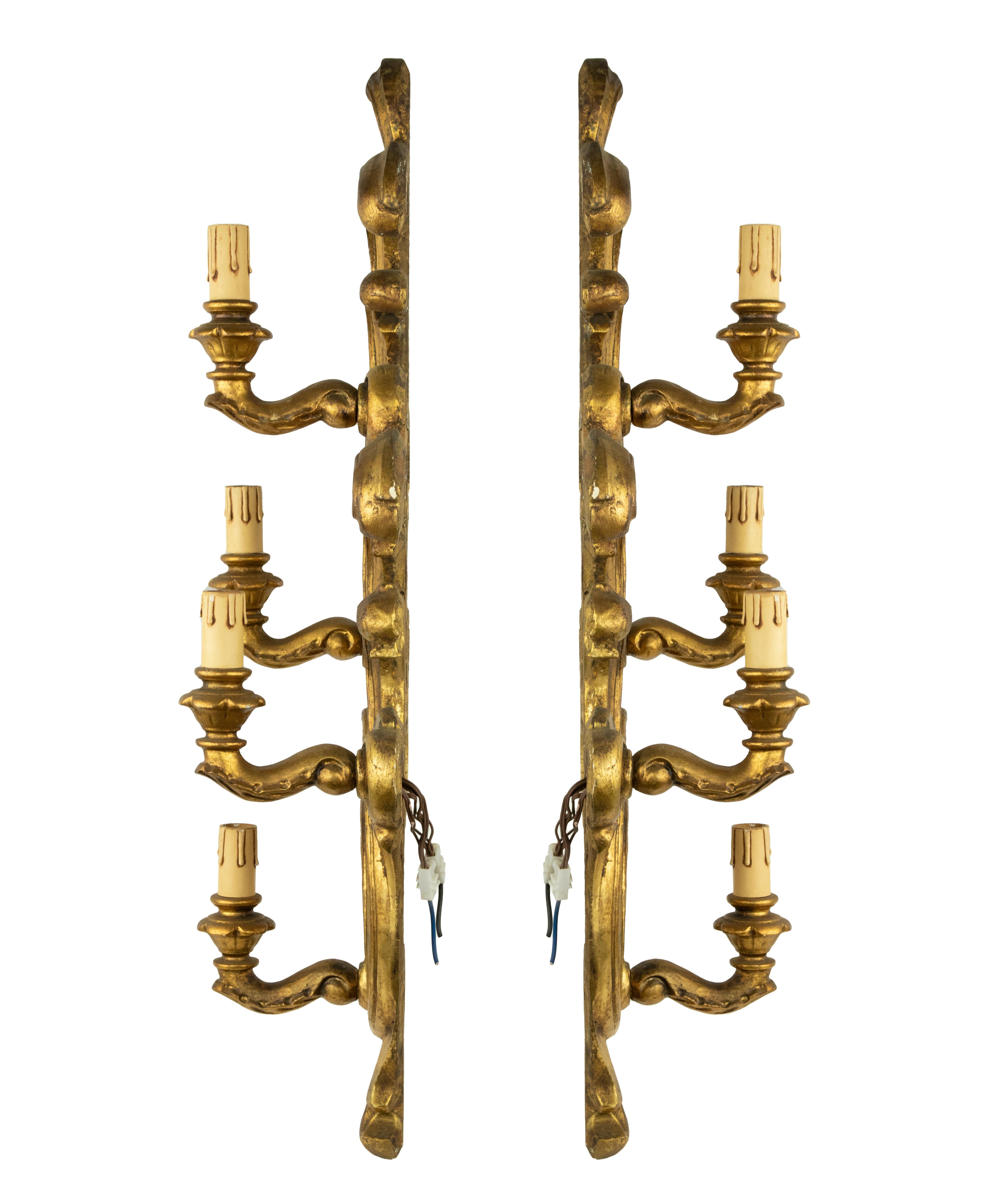 Pair of Ancient Gilded Wood Appliques, Italy, late 19th Century. In Good Condition In Roma, IT