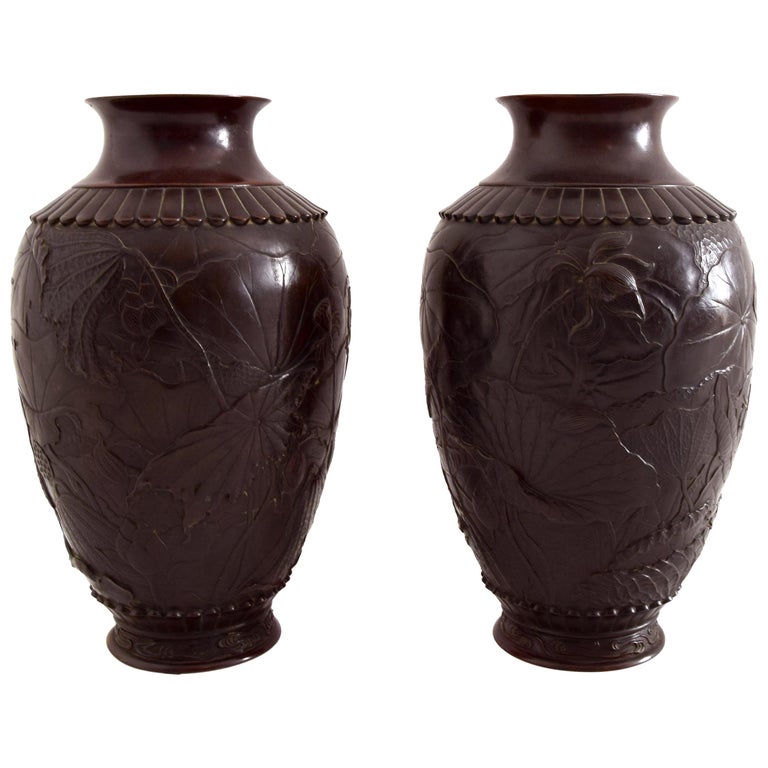 Pair of Ancient Japanese Vases, 19th Century For Sale at 1stDibs