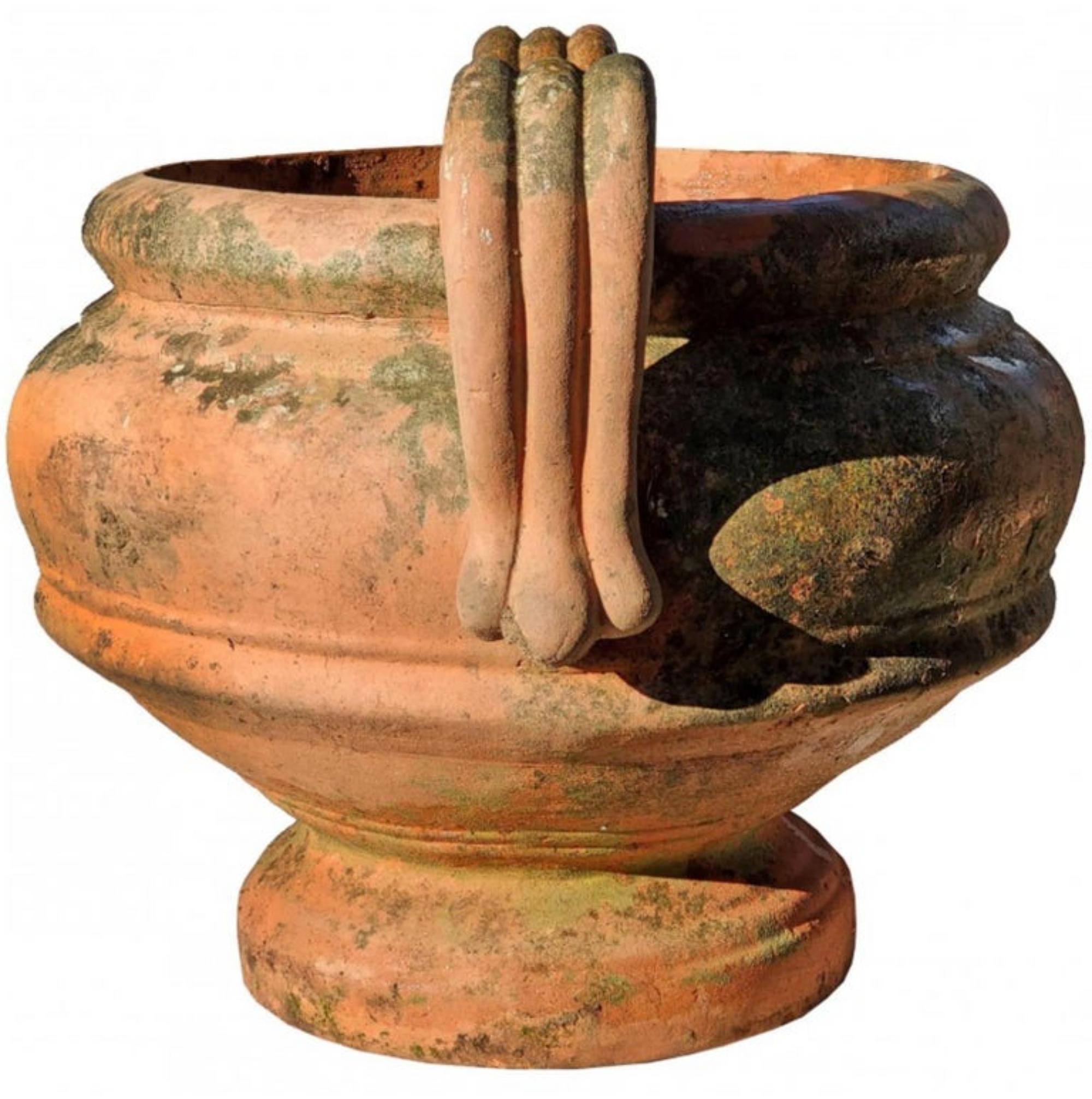 Ancient original cachepot in terracotta Lucchese - Tuscany 19th century.

Original antique terracotta Cachepot from Lucca - Tuscany.
Vase with handles.

Measures: height 34 cm.
Base diameter 20 cm.
Internal dimensions of the mouth 27