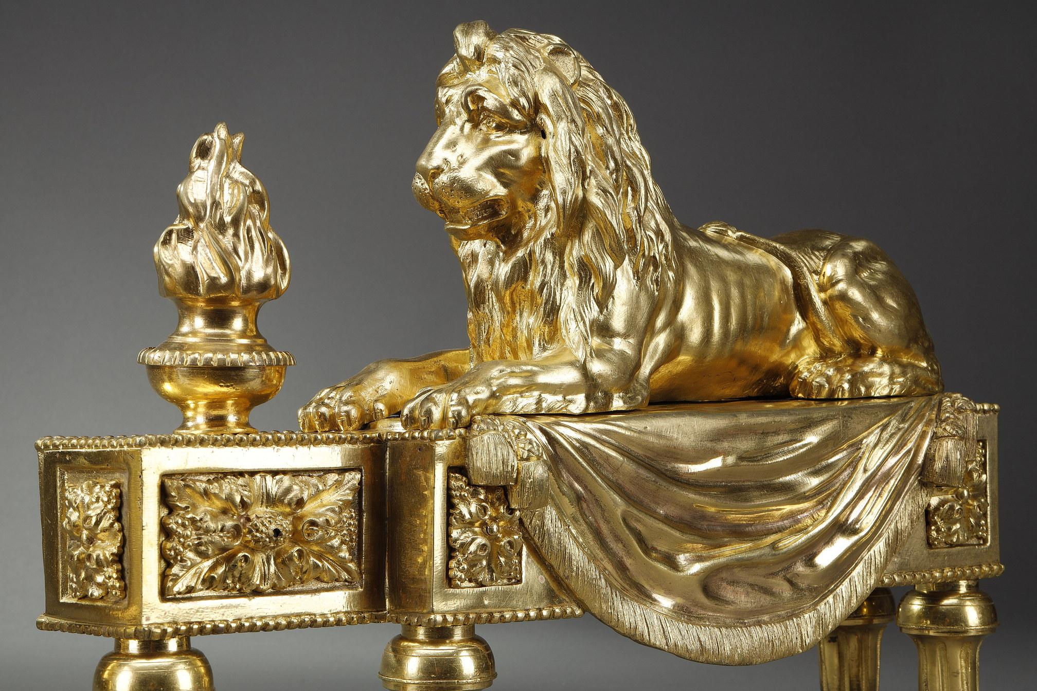 Pair of Andirons with Lions in Gilded and Chiseled Bronze In Good Condition For Sale In Paris, FR