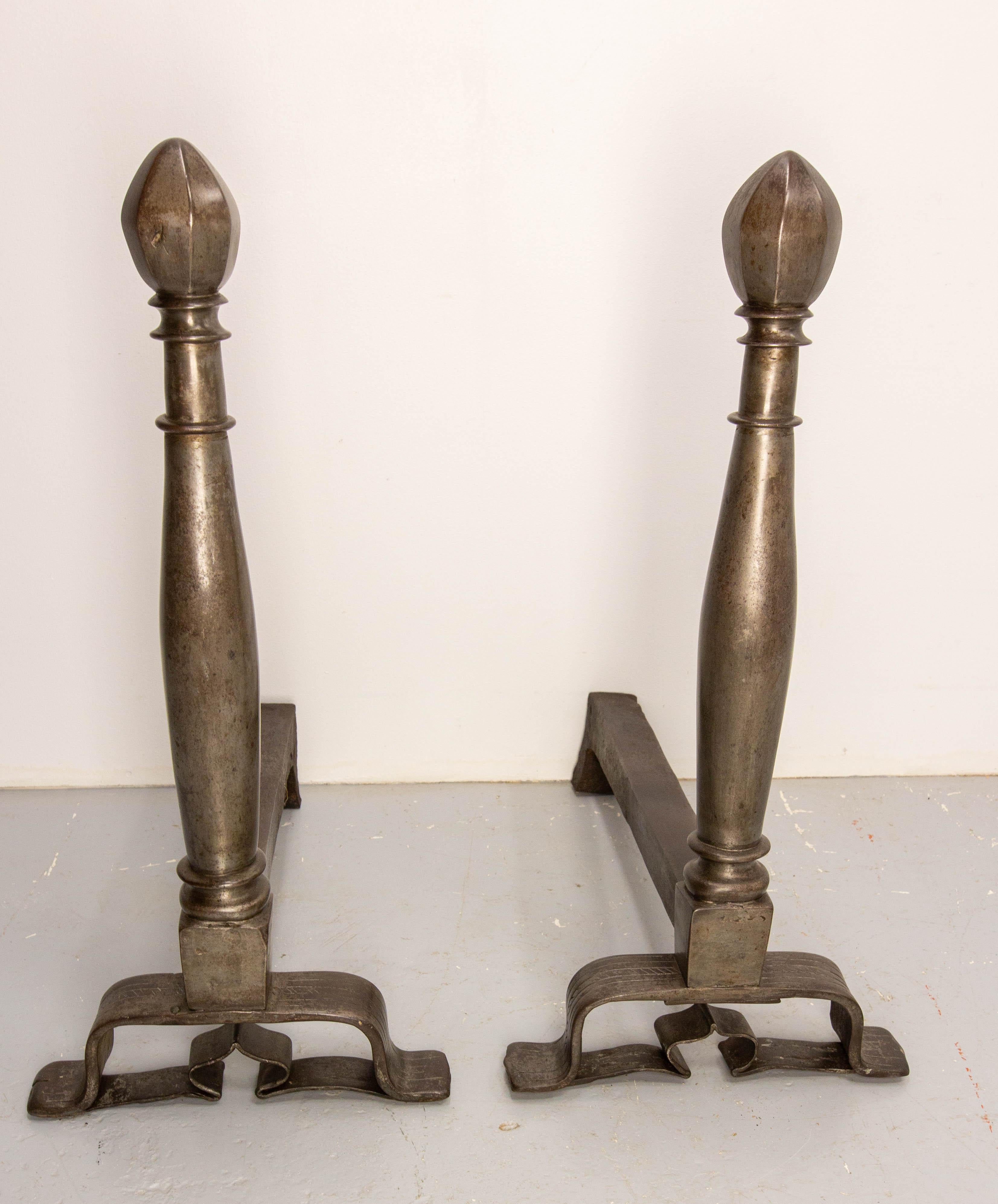 Pair of andirons made in the 19th century for a huge fireplace, probably for a castle or a large bourgeois house.
Wrought iron firedogs
France.
Good condition

Shipping:
65 / 40 / 83 cm 79 kg.