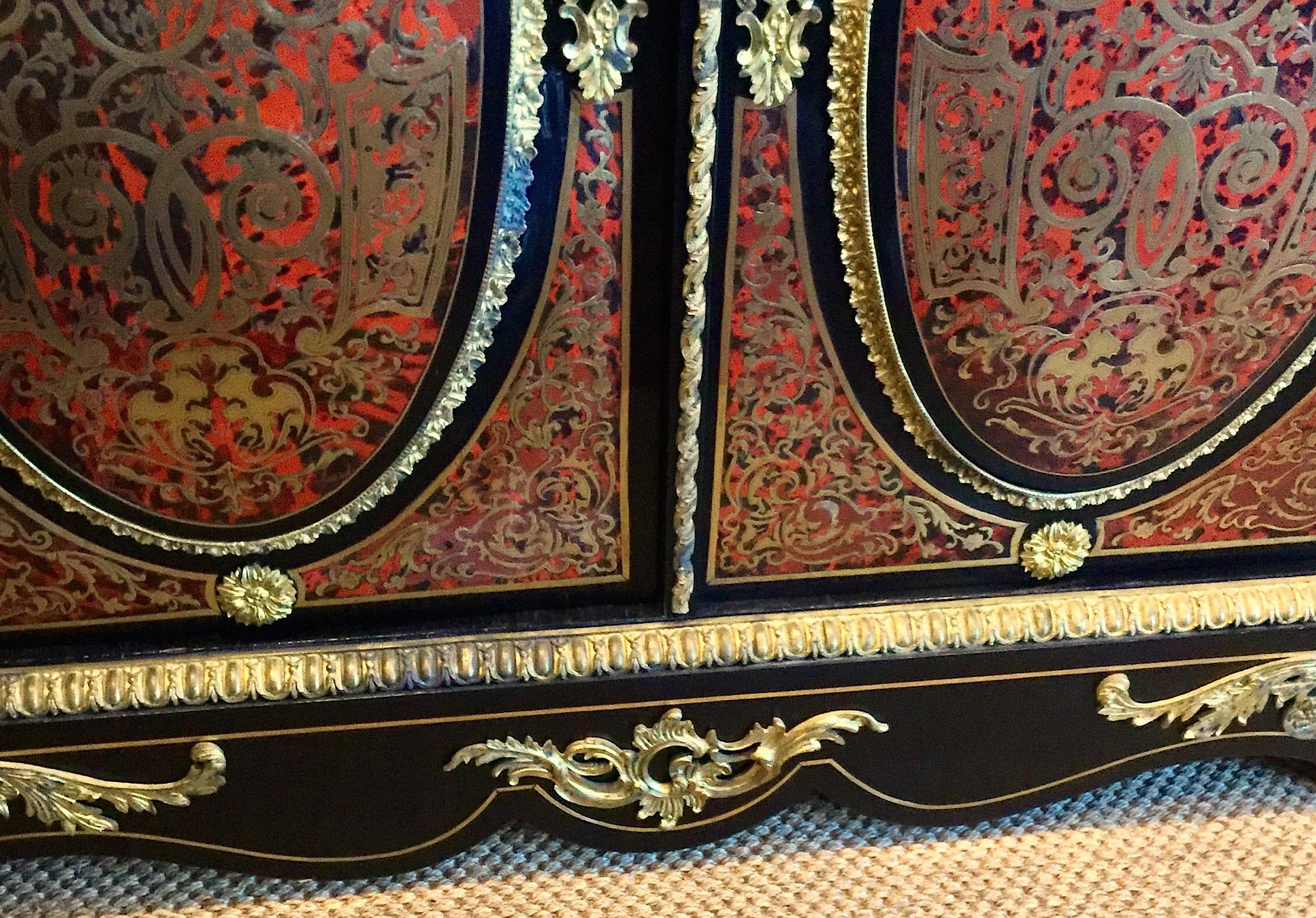 Milieu du XIXe siècle Paire d'armoires de style Boulle d'Andr-Charles, 19ème siècle en vente