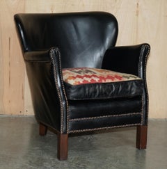 COPPIA DI POLTRONE REVERSIBILI “LITTLE PROFESSOR” IN PELLE NERA CON MOTIVO KILIM DI ANDREW MARTIN