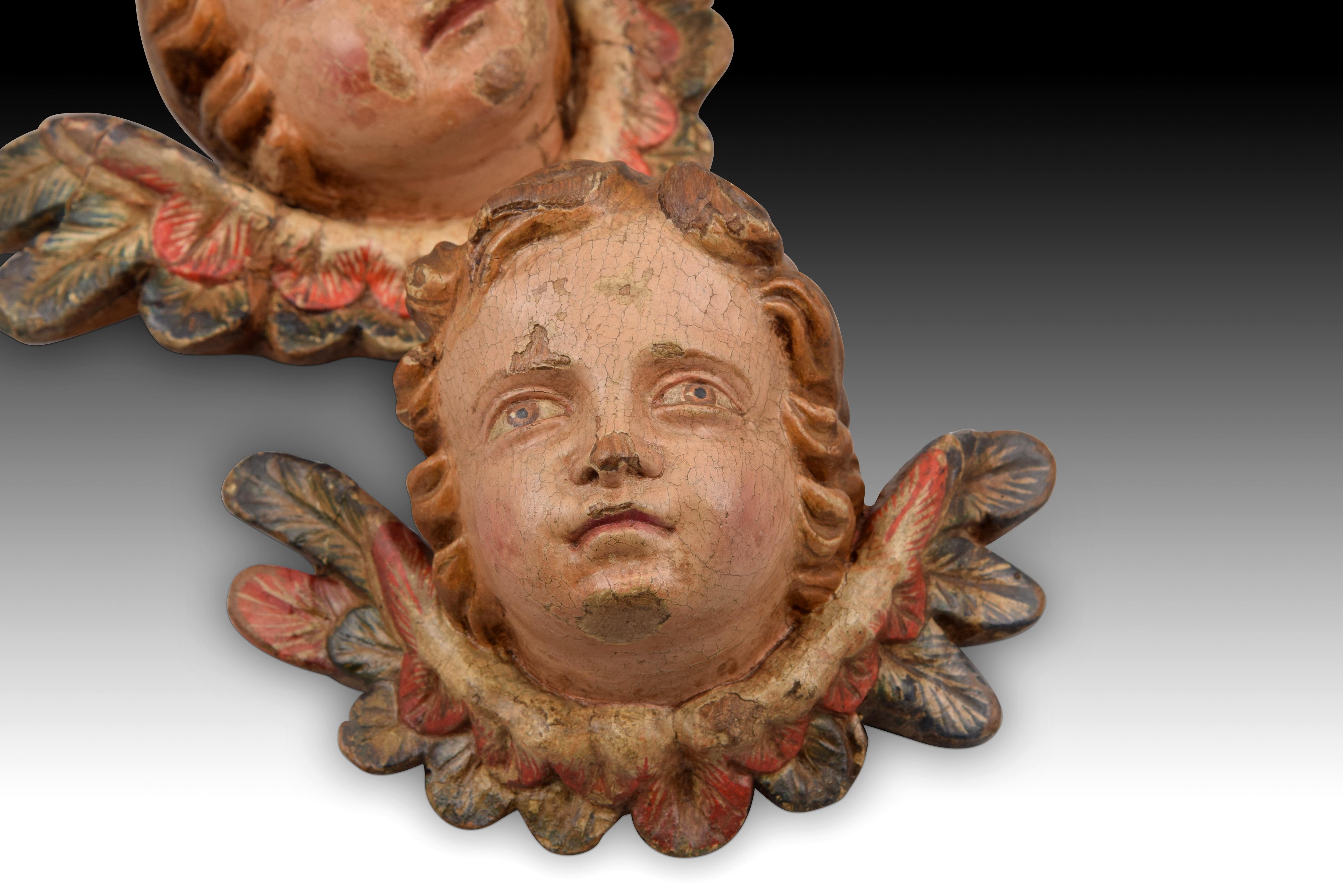 Neoclassical Pair of Angel Heads, Carved and Polychrome Wood, Spanish School, 18th Century