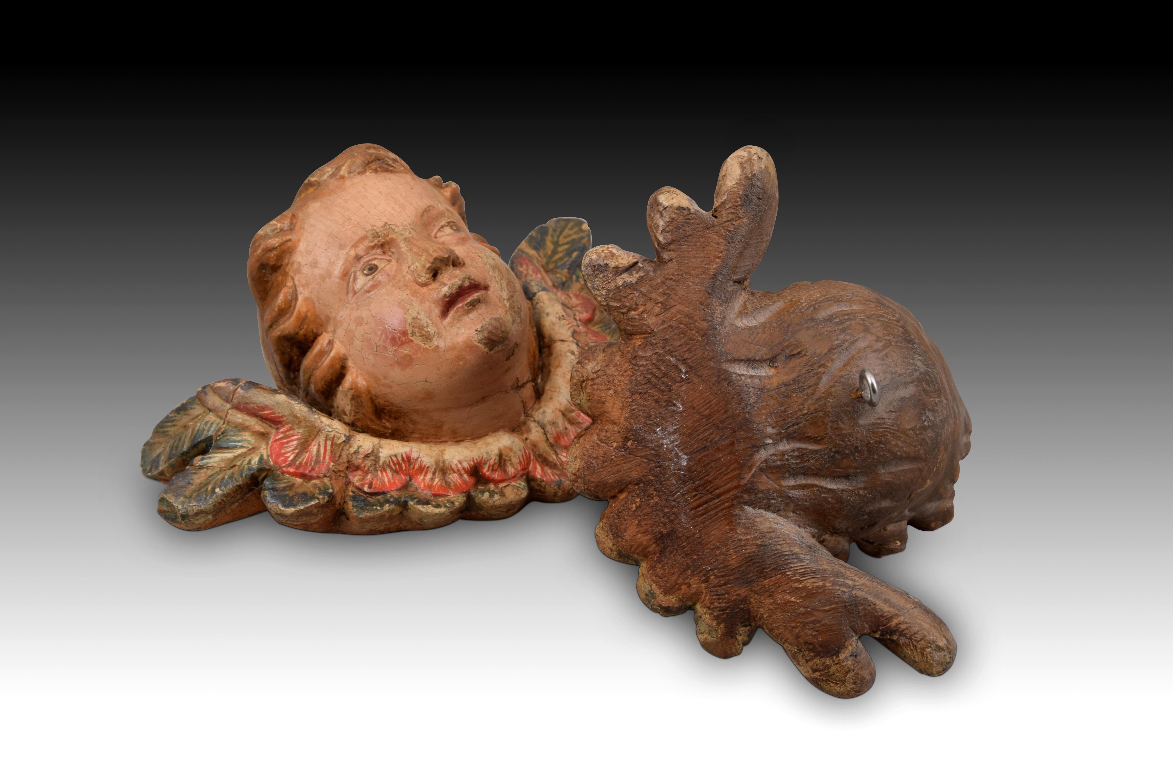 Pair of Angel Heads, Carved and Polychrome Wood, Spanish School, 18th Century In Fair Condition In Madrid, ES