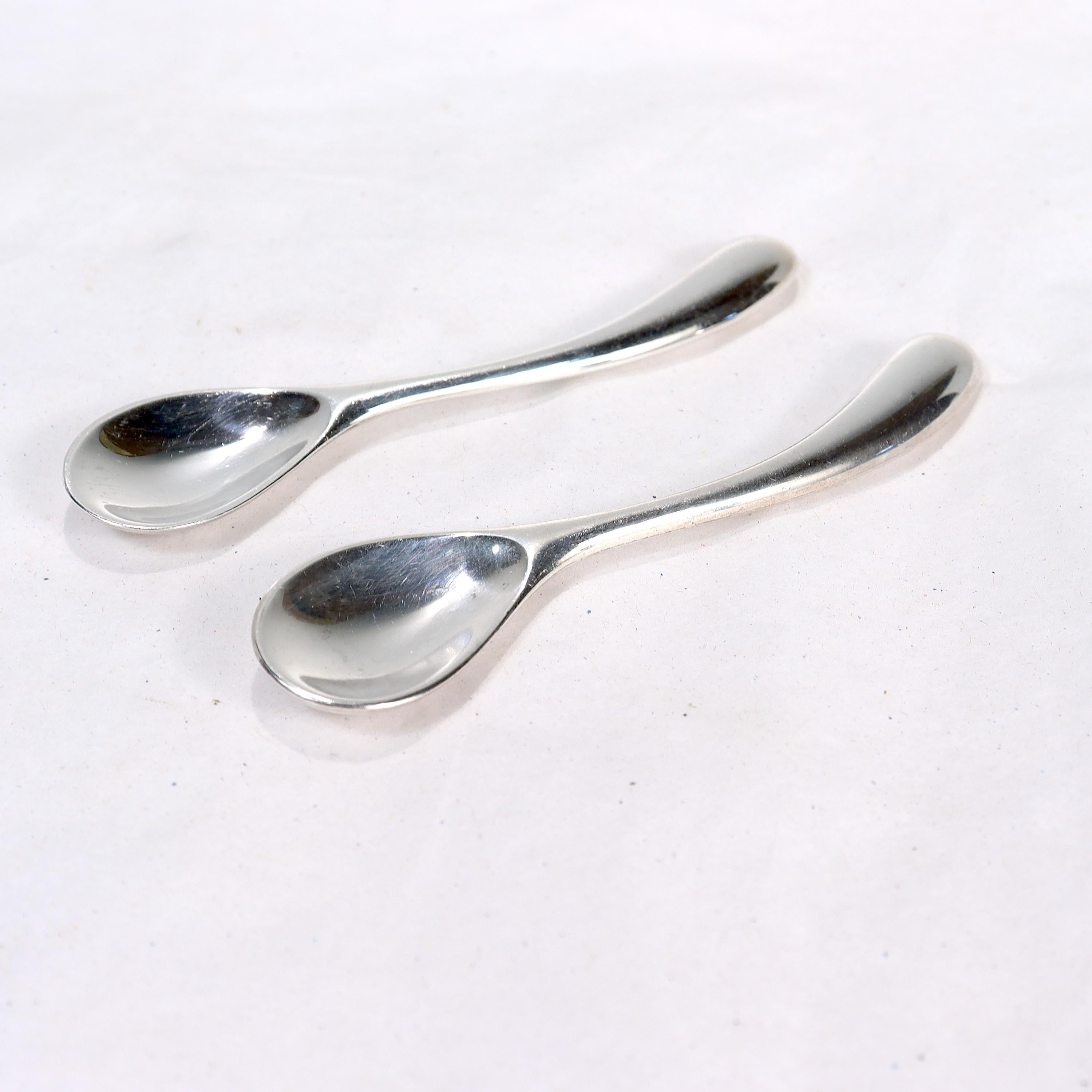 A fine pair of Modernist sterling silver spoons.

By Angela Cummings Studios. 

Each with a curved bowl and handle.

Both marked to the reverse for Cummings / 925 / 1985.

Simply a great pair of vintage spoons!

Date:
1985

Overall Condition:
They
