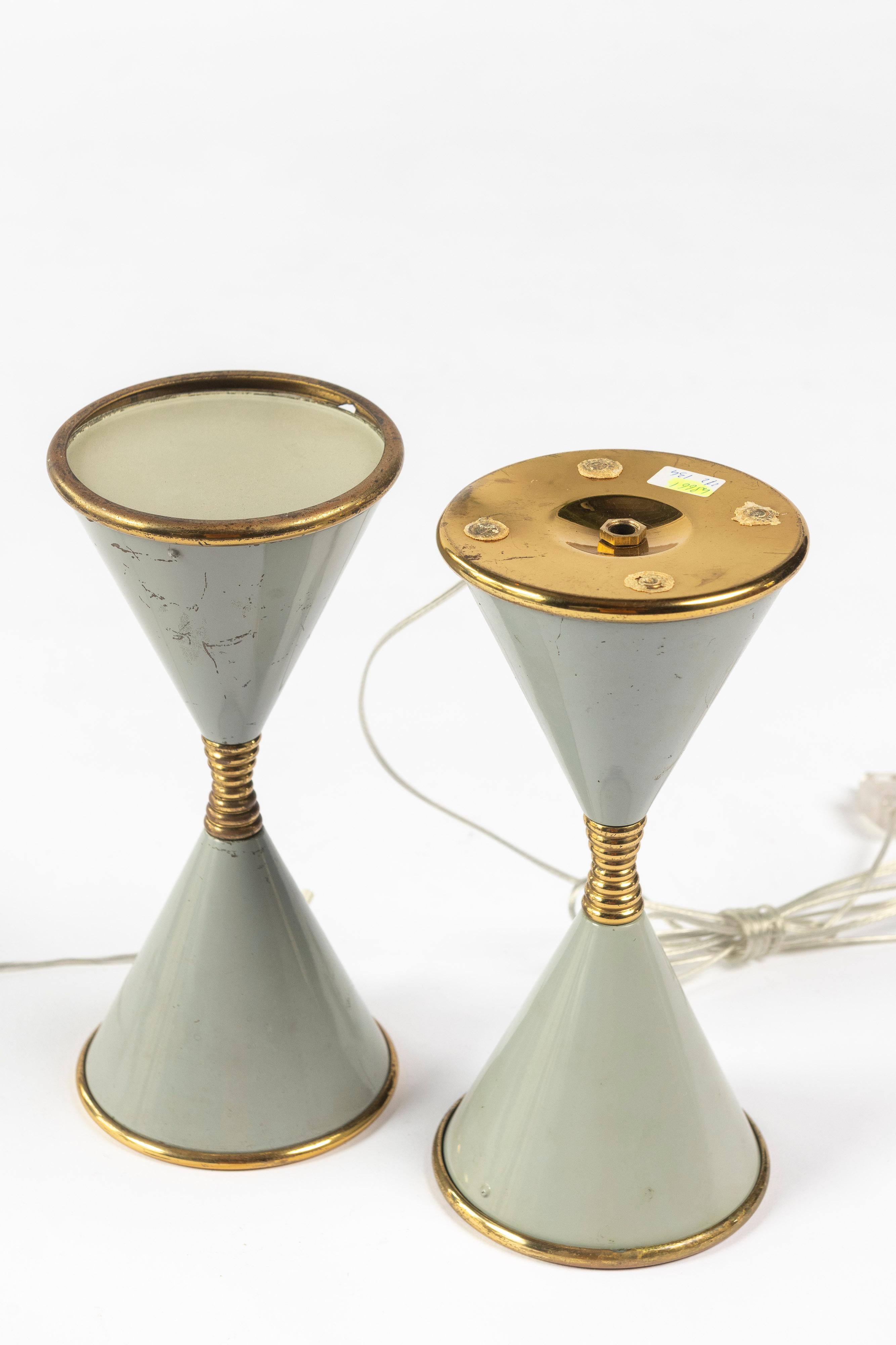 20ième siècle Paire de lampes de bureau en laiton et verre dépoli Angelo Lelii pour Arredoluce en vente