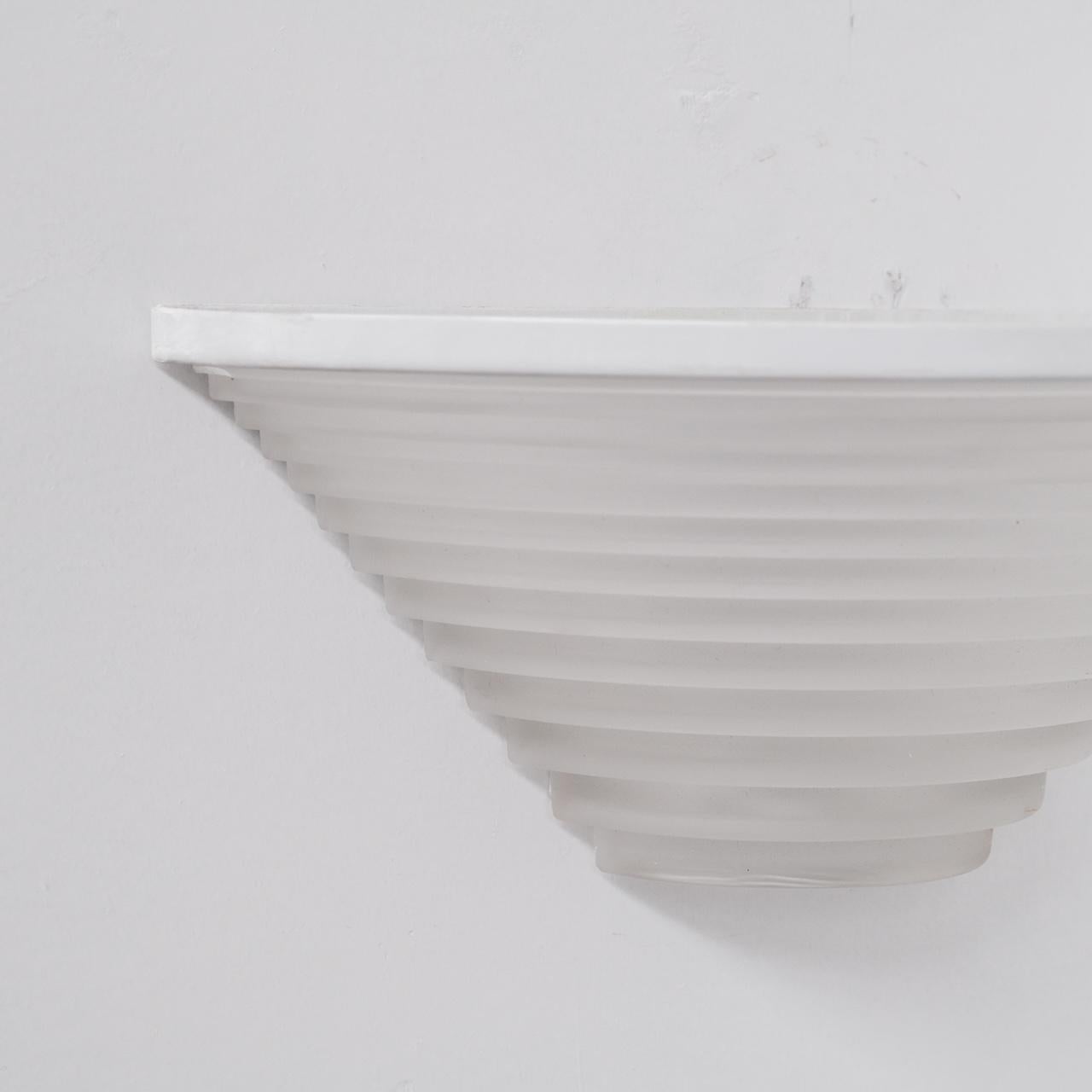 Ein Paar Wandleuchten von Angelo Mangiarotti für Artemide aus der Mitte des Jahrhunderts (20. Jahrhundert) im Angebot