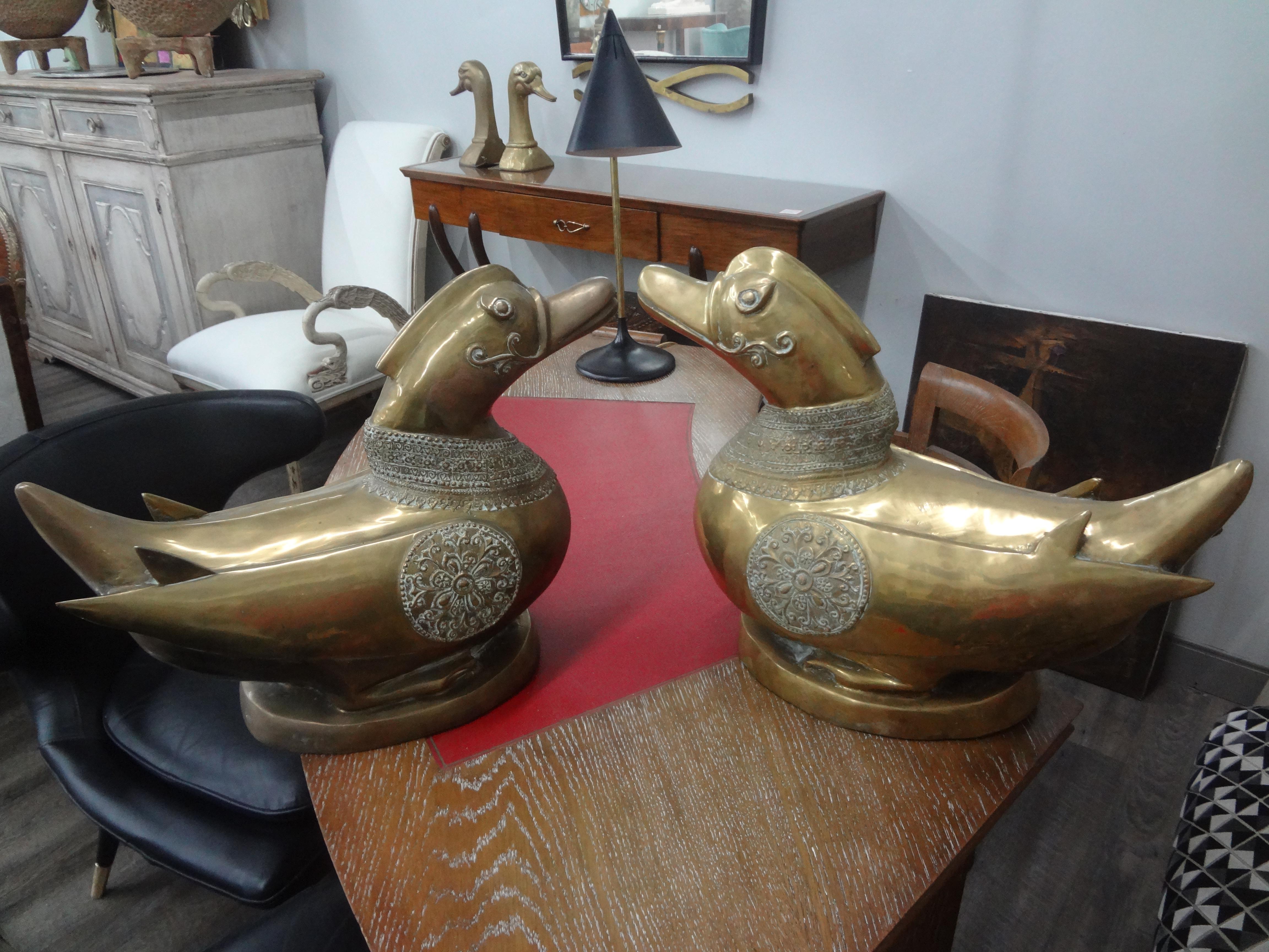Pair of Anglo Indian brass ducks.
We offer a large pair of Hollywood Regency/Anglo-Indian brass duck sculptures or figures with beautiful incised detail.
Unusual accessory, nice patina!