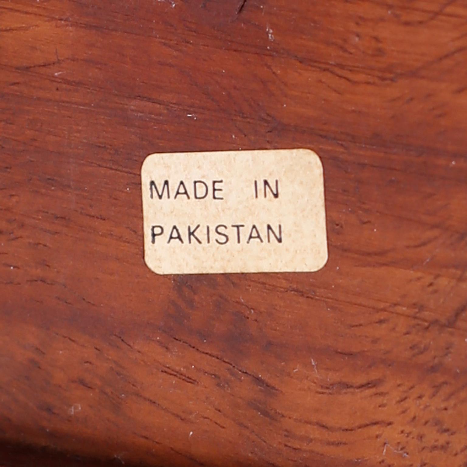 Paire de tables de nuit en bois de rose de style Campaigner anglo-indien en vente 3