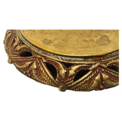 Coppia di posacenere anglo-indiani in ottone fuso Dhokra, bracciale tribale a forma di catino