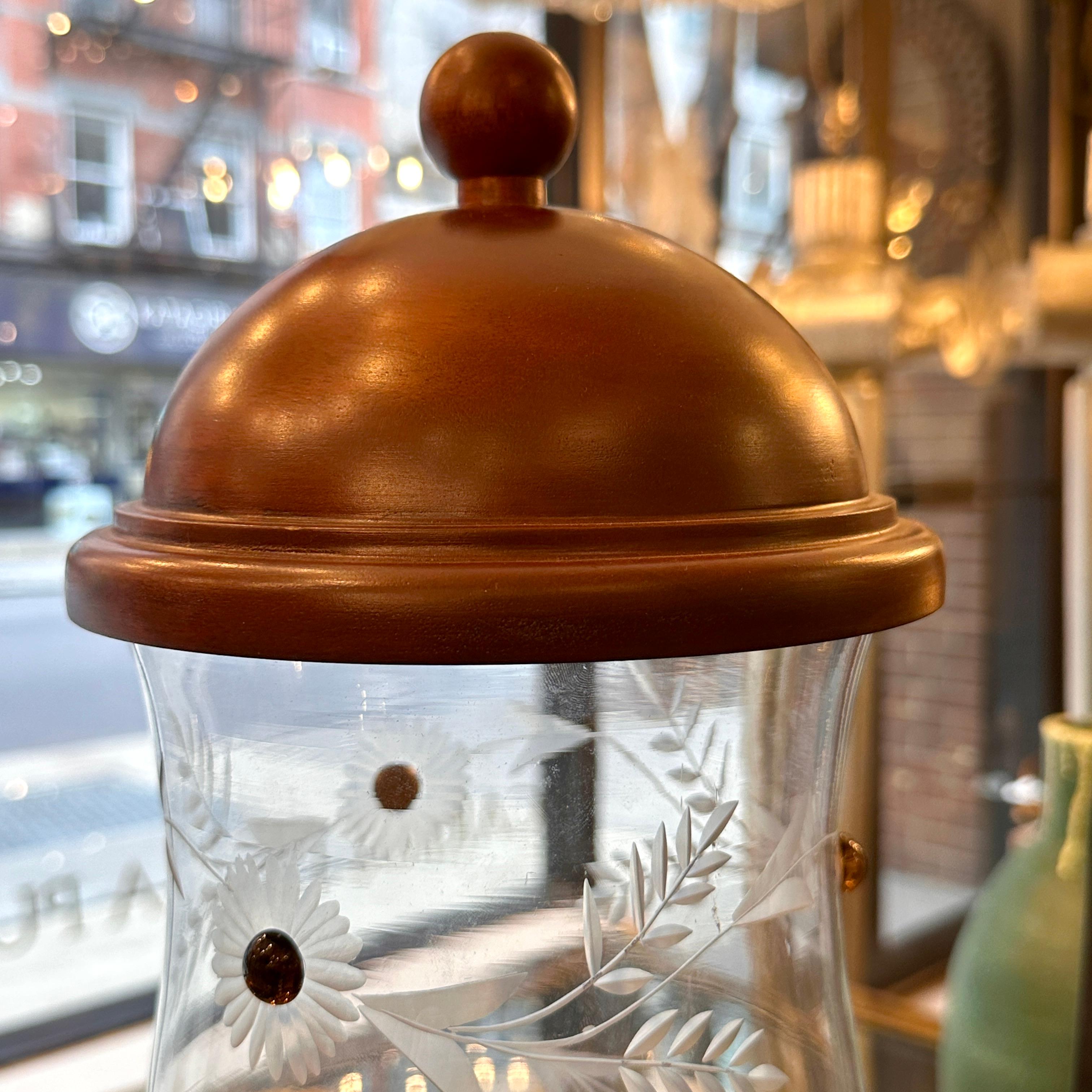 Paar anglo-indische geätzte Hurricane-Lampen im Zustand „Gut“ im Angebot in New York, NY