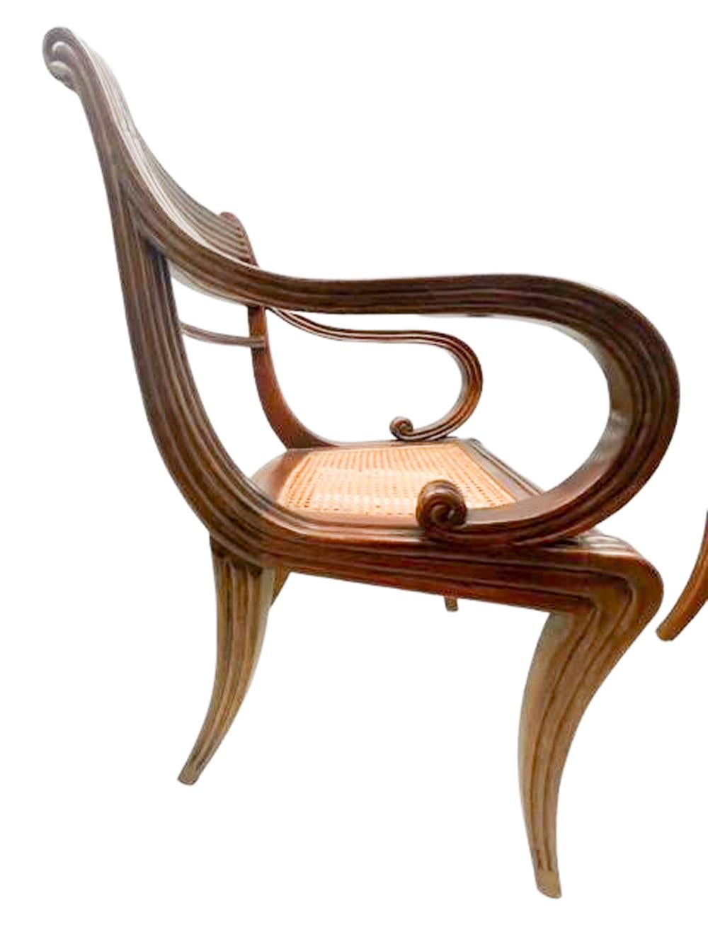 Paar anglo-indische Mahagoni-Sessel mit Schilfdetails und Sitzflächen aus Schilfrohr  im Angebot 3