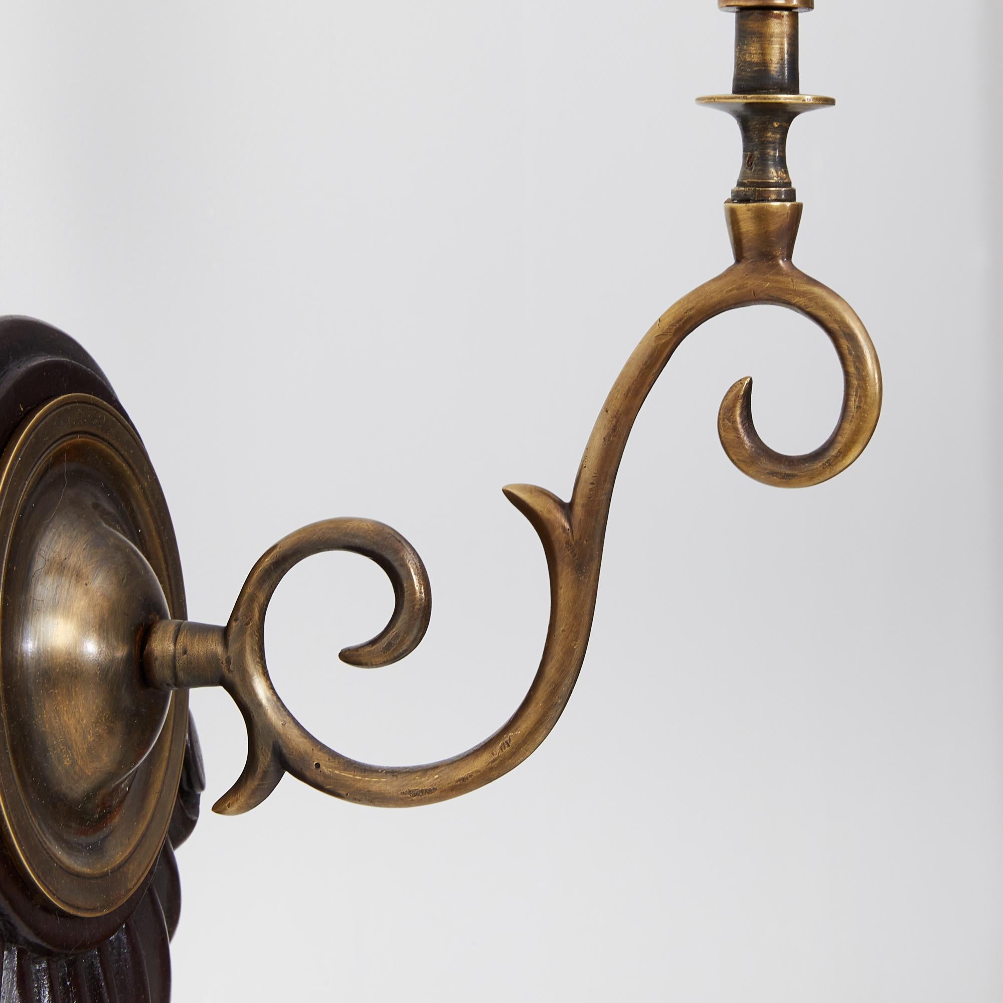 Paire d'appliques David Duncan en coquillage festonné avec abat-jour en forme d'ouragan à clé grecque Neuf - En vente à New York, NY