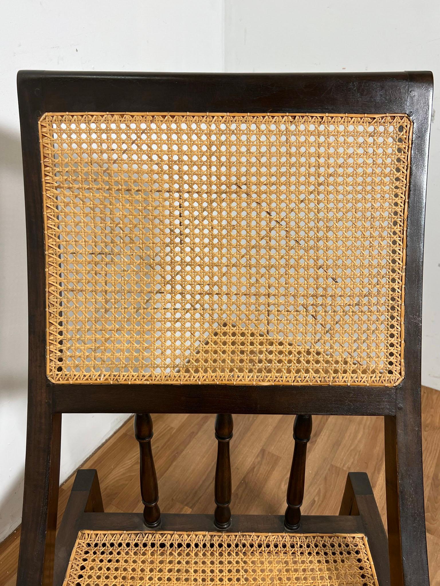 Ein Paar Slipper Lounge Chairs im anglo-indischen Stil im Angebot 5