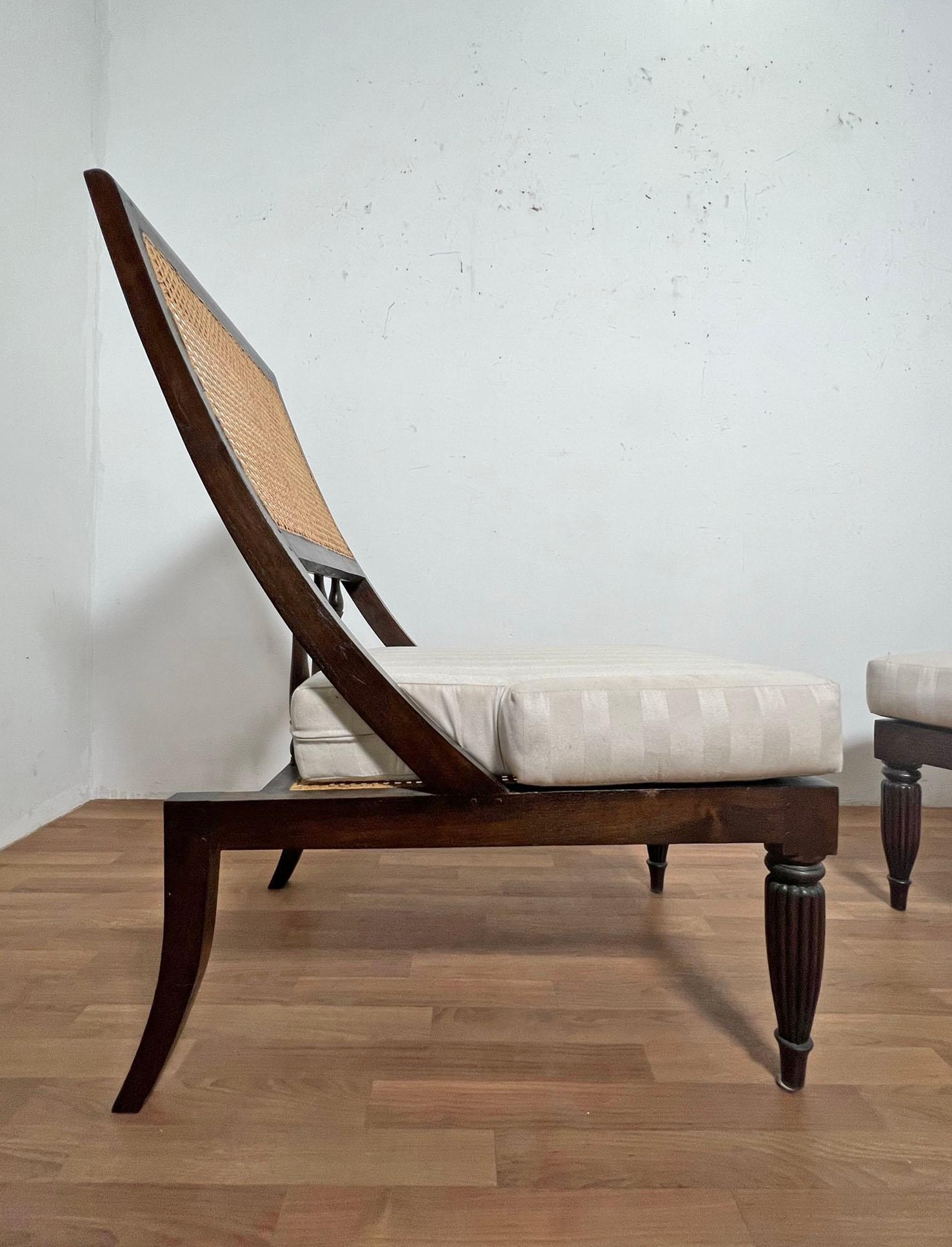 Ein Paar Slipper Lounge Chairs im anglo-indischen Stil im Zustand „Gut“ im Angebot in Peabody, MA