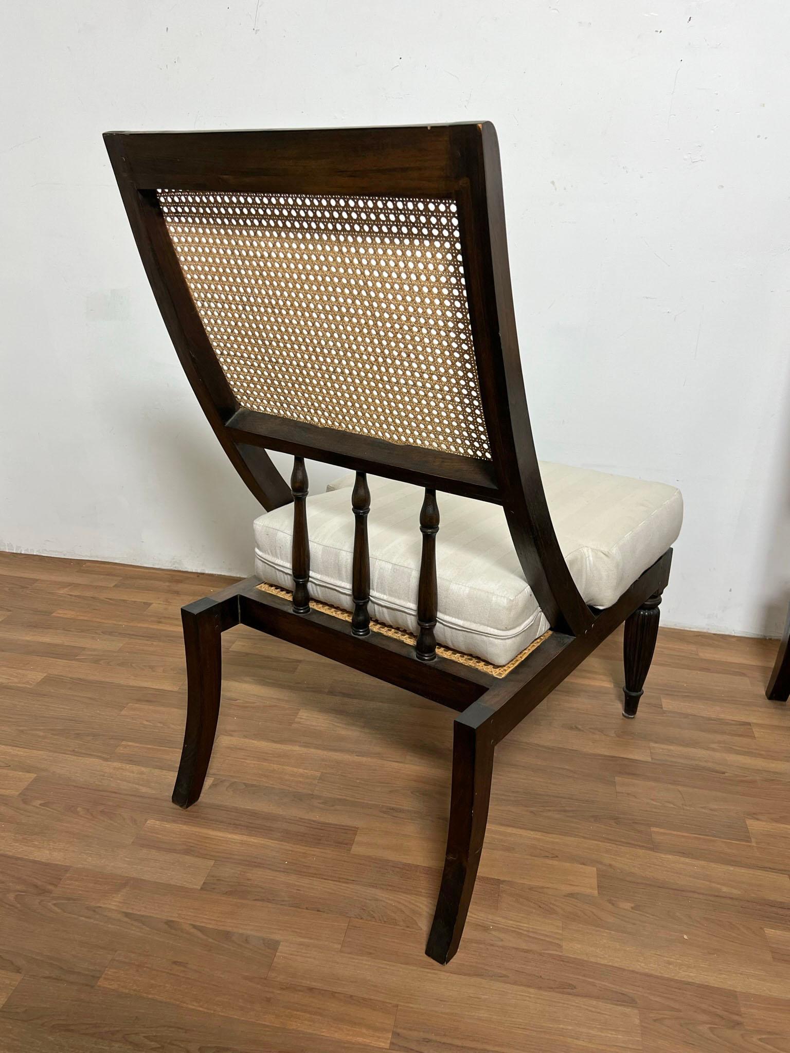 Ein Paar Slipper Lounge Chairs im anglo-indischen Stil (Gehstock) im Angebot