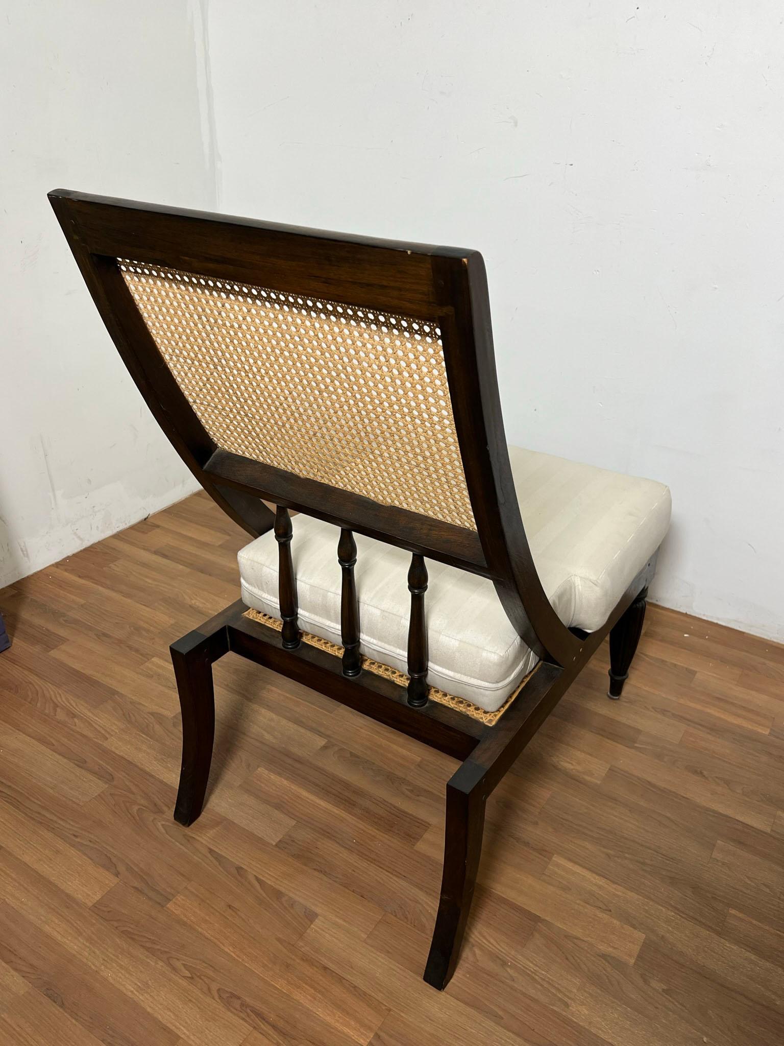 Ein Paar Slipper Lounge Chairs im anglo-indischen Stil im Angebot 2