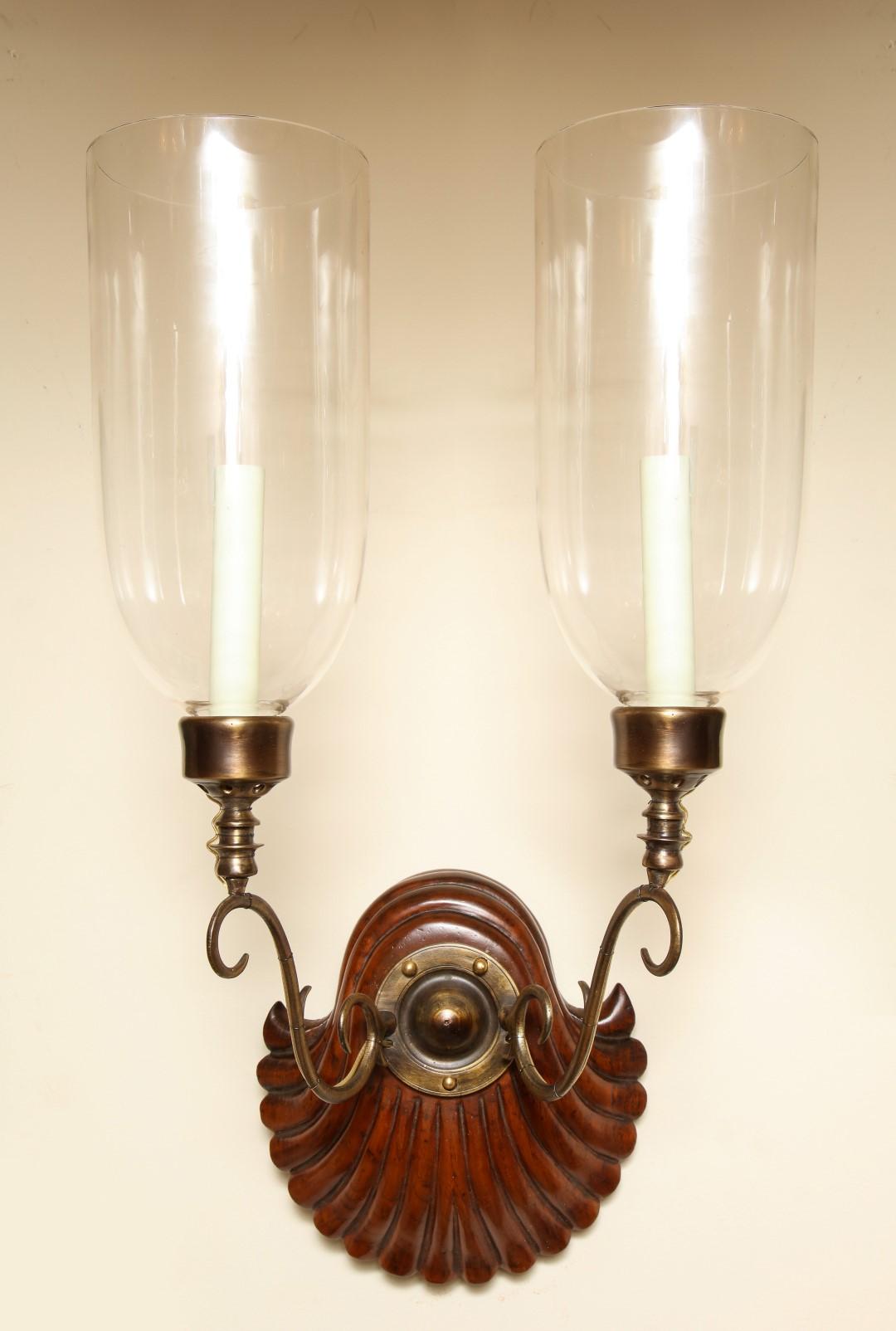 Paar von  David Duncan Großer Coquille-Leuchter mit zwei Lichtern (Georgian) im Angebot