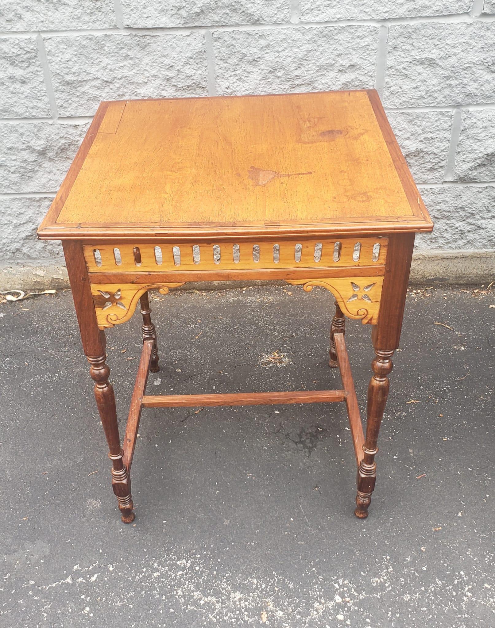 Pair of Anglo-Indian Victorian Style Walnut and Rosewood Square Side Tables In Good Condition For Sale In Germantown, MD