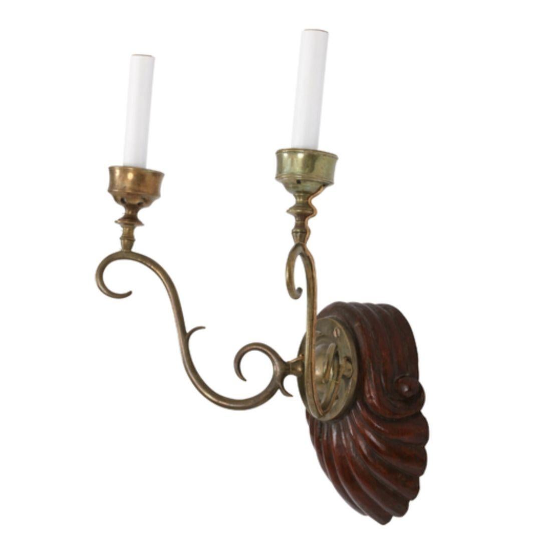 Colonial britannique Paire d'appliques anglo-indiennes à double bras en vente