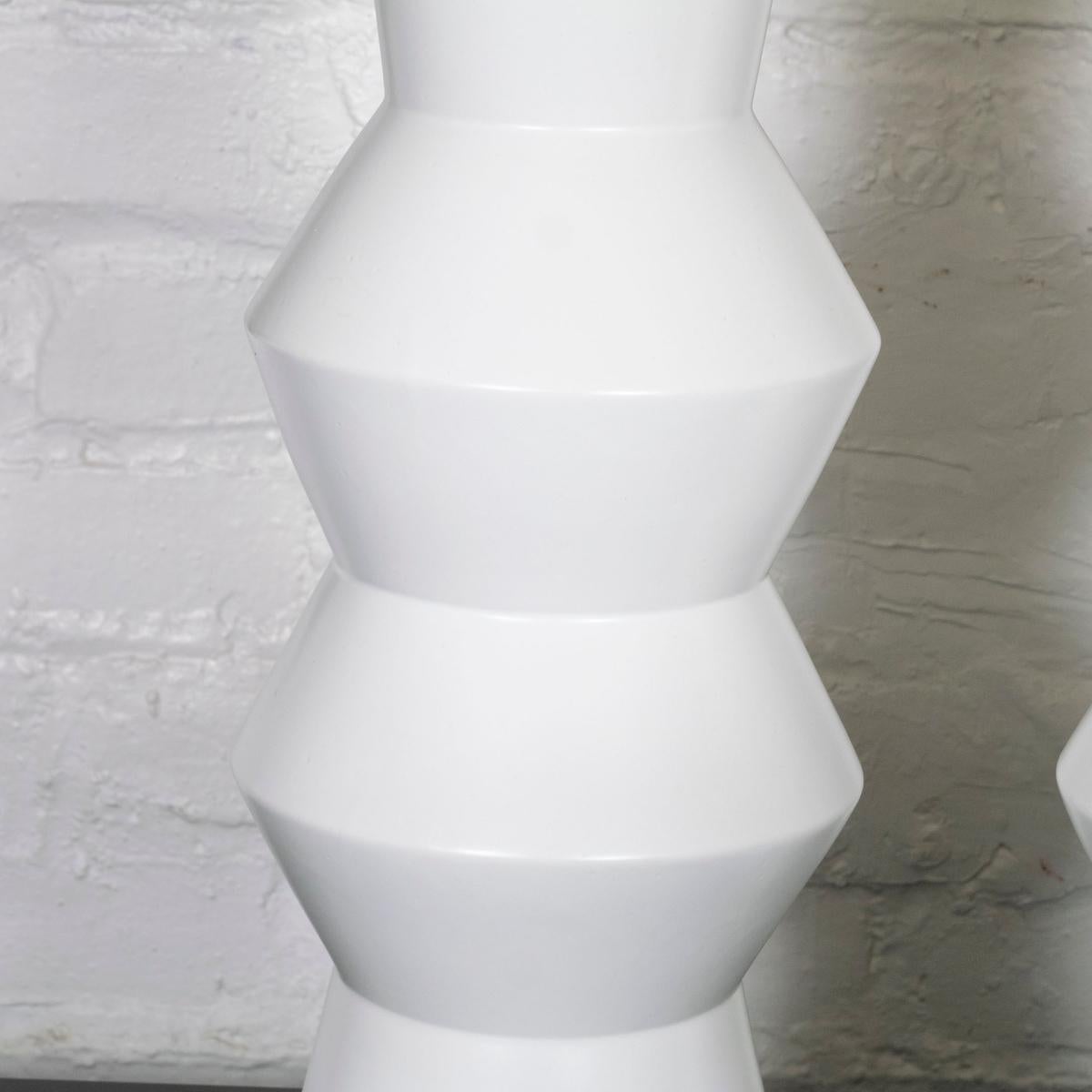 Modern Pair of angular ceramic table lamps For Sale