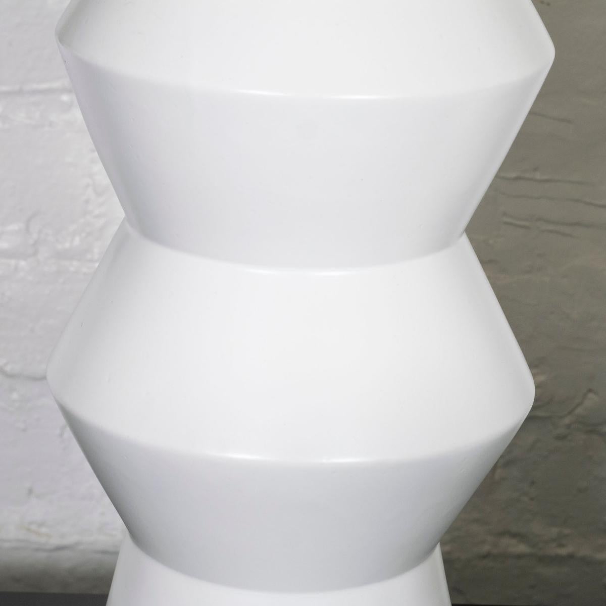Contemporary Pair of angular ceramic table lamps For Sale