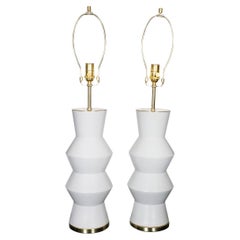Paire de lampes de table angulaires en céramique