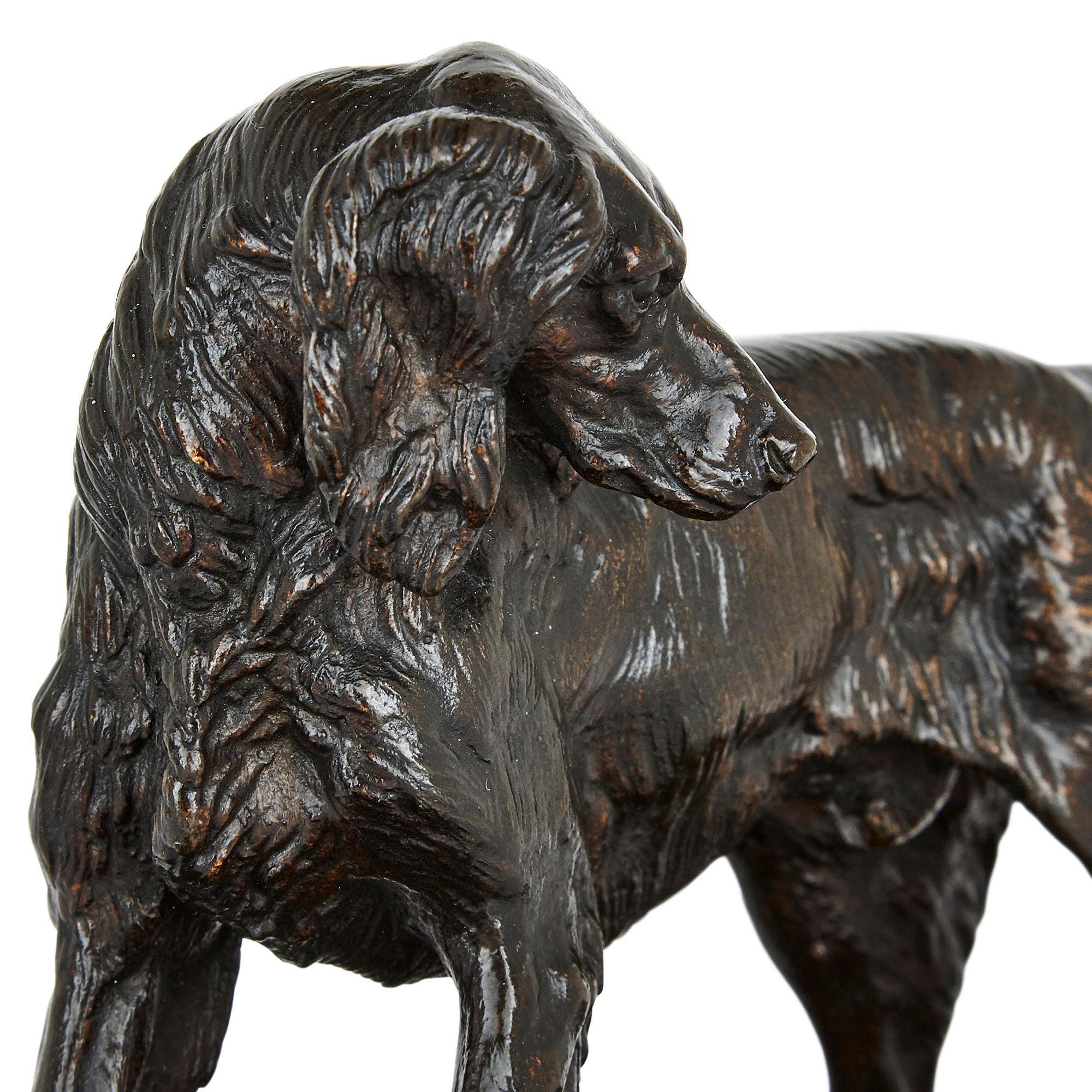 Patiné Paire de sculptures animalières de chiens en bronze de Jules Moigniez en vente