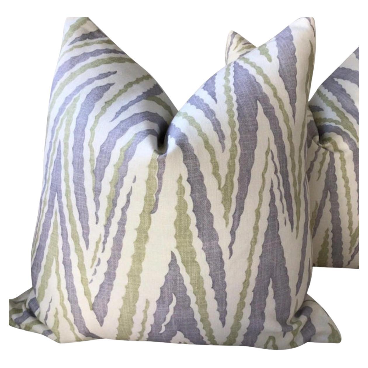 Coppia di cuscini Anna French per Thibaut "Highland Peak" in prugna