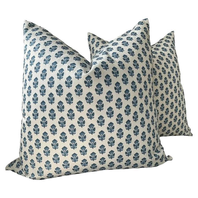 Coppia di cuscini Anna French for Thibaut "Julian" in piuma d
oca blu da 22 pollici