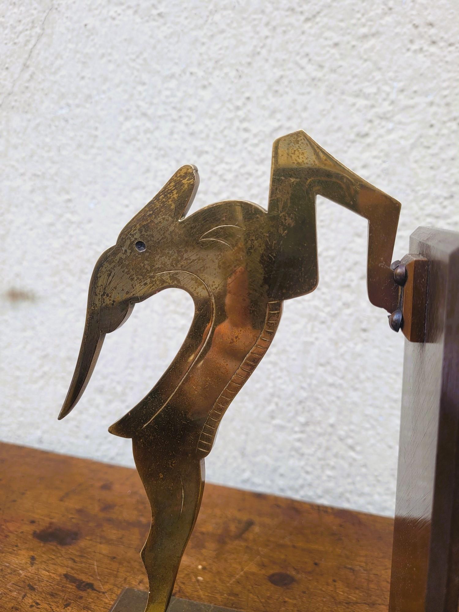 Coppia di fermalibri in antilope: le antilopi sono in bronzo, le basi sono in acciaio patinato color bronzo 

Art Déco

L'usura del tempo sulla patina

Altezza 24 cm
14.5 x 9.5cm