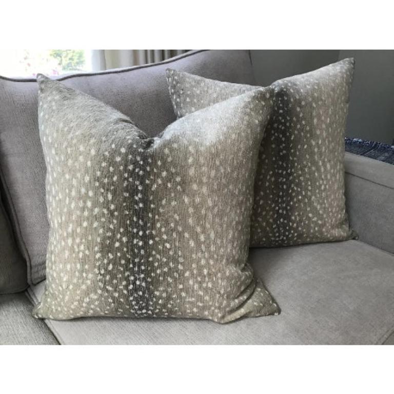 Splendida ciniglia intrecciata con motivo 