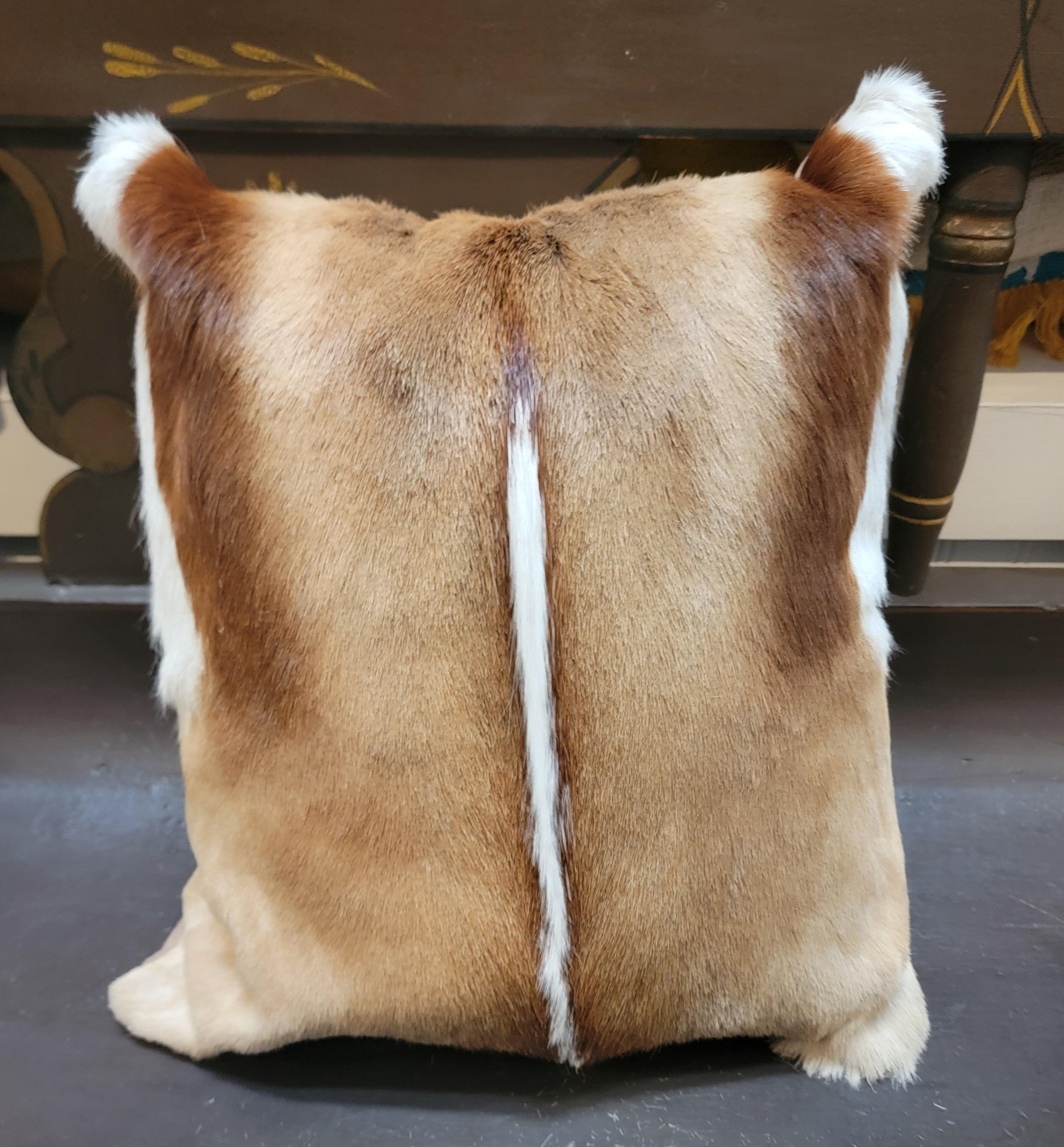Paar Antilopenleder-Kissen (Adirondack) im Angebot