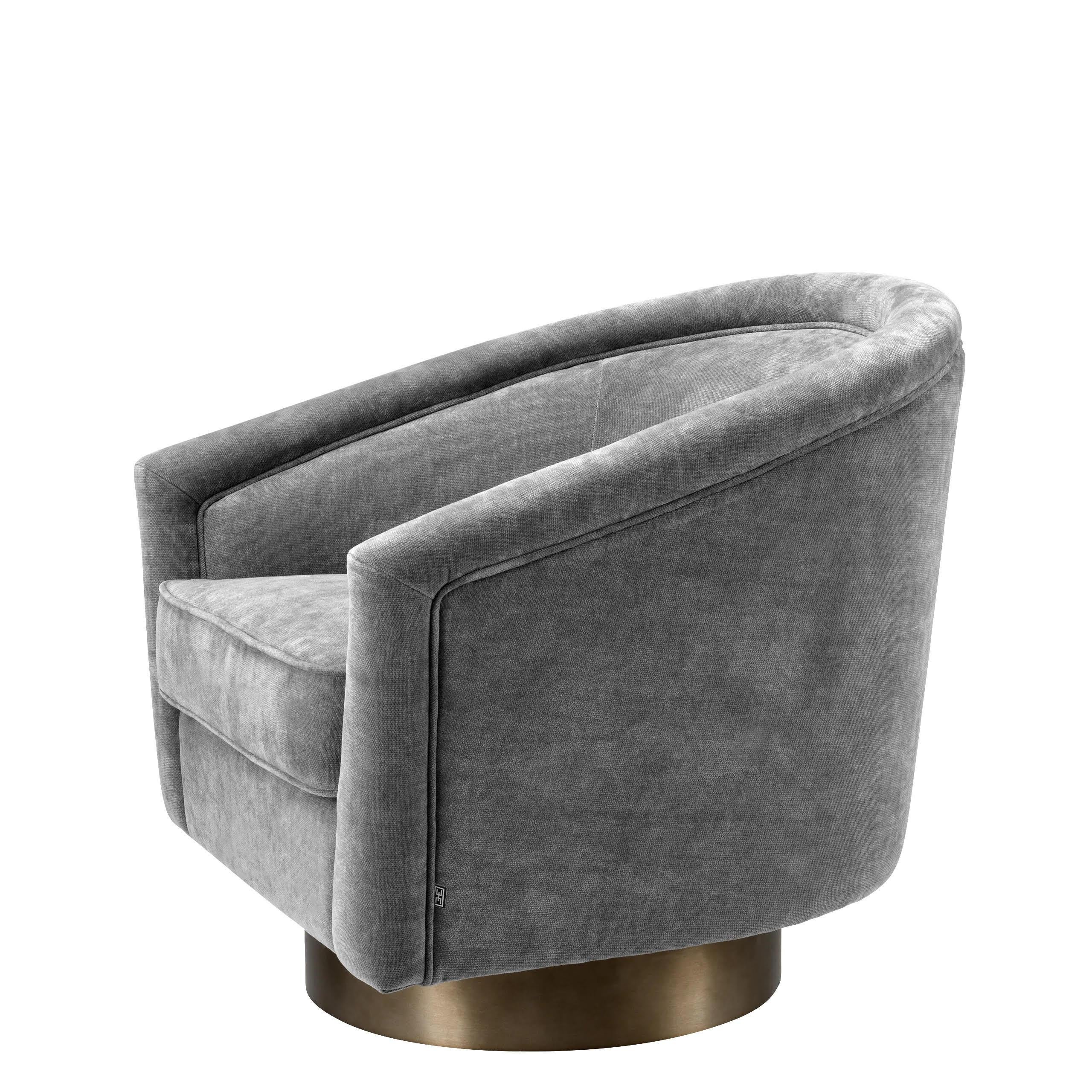 Moderno Coppia di poltrone in tessuto grigio antracite con base girevole in oro opaco. in vendita