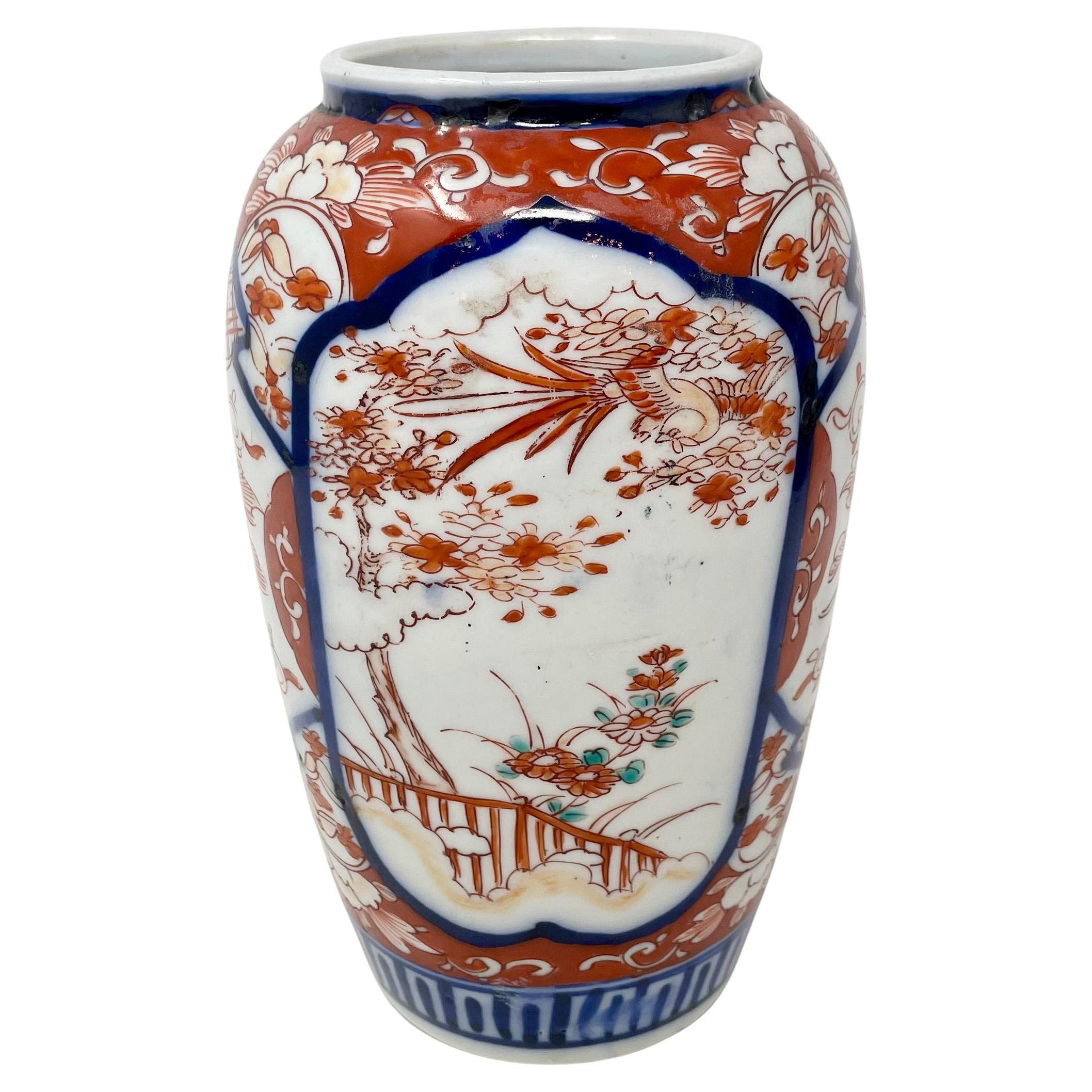 Pair of Antique 100-Year-Old Japanese Hand-Painted Imari Porcelain Vases. in vendita 3