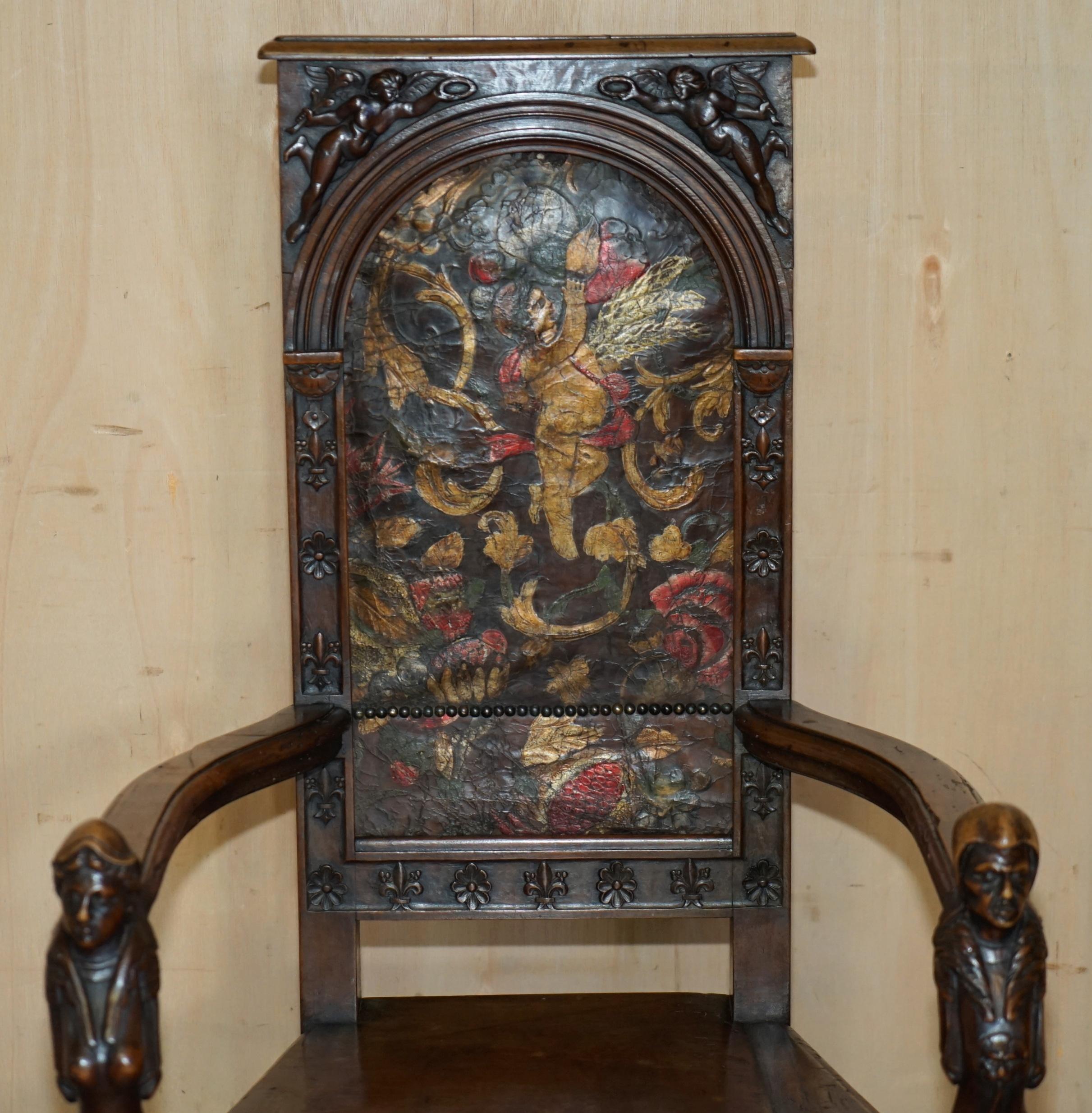 Paire d'armoires anciennes CAQUETOIRE 1640 sculptées en WALNUT POLYCHROME PAINTE en vente 8
