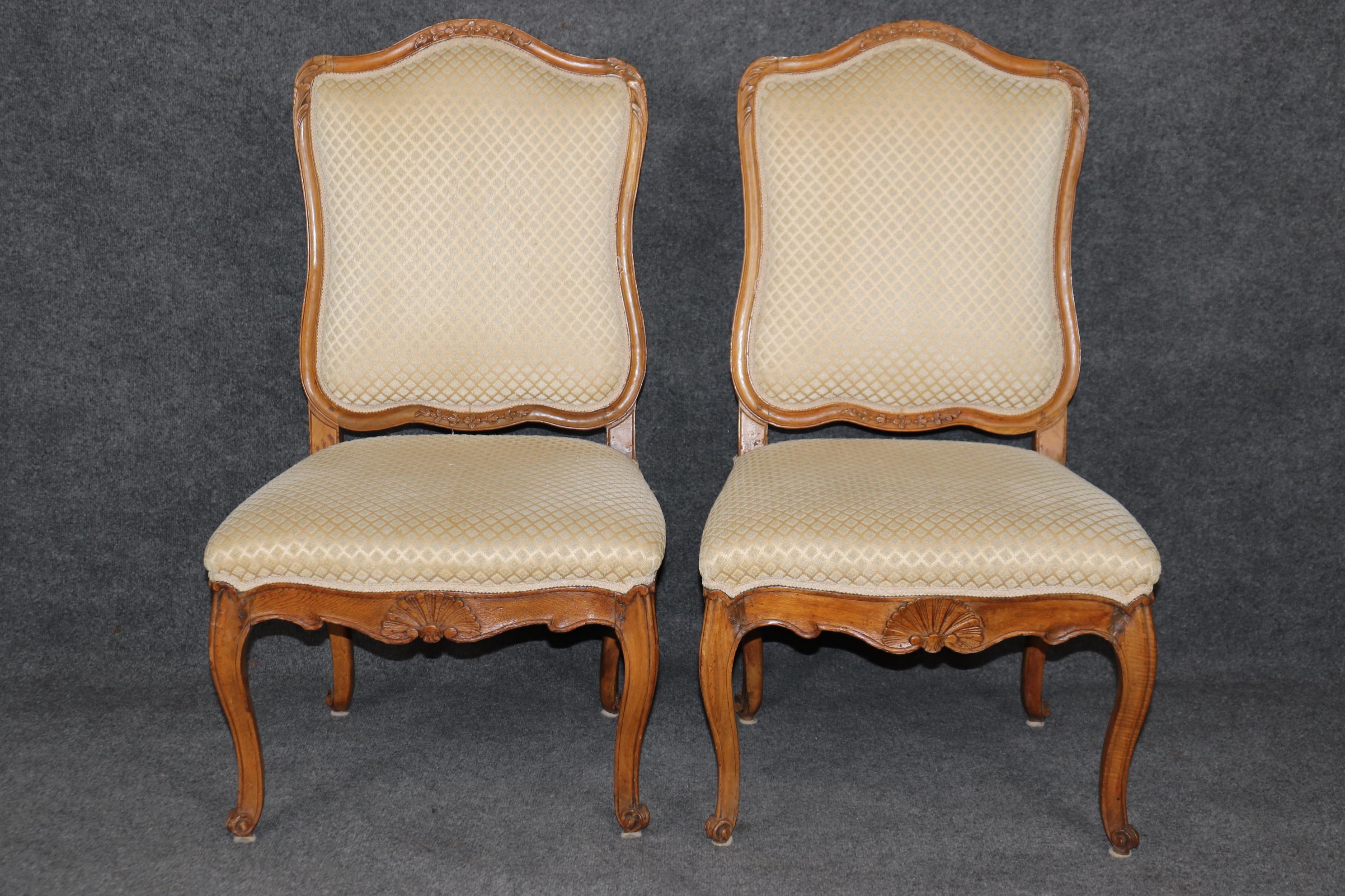 Pair of Antique 1790s Era French Carved Oak Period Louis XV Side Chairs In Good Condition For Sale In Swedesboro, NJ