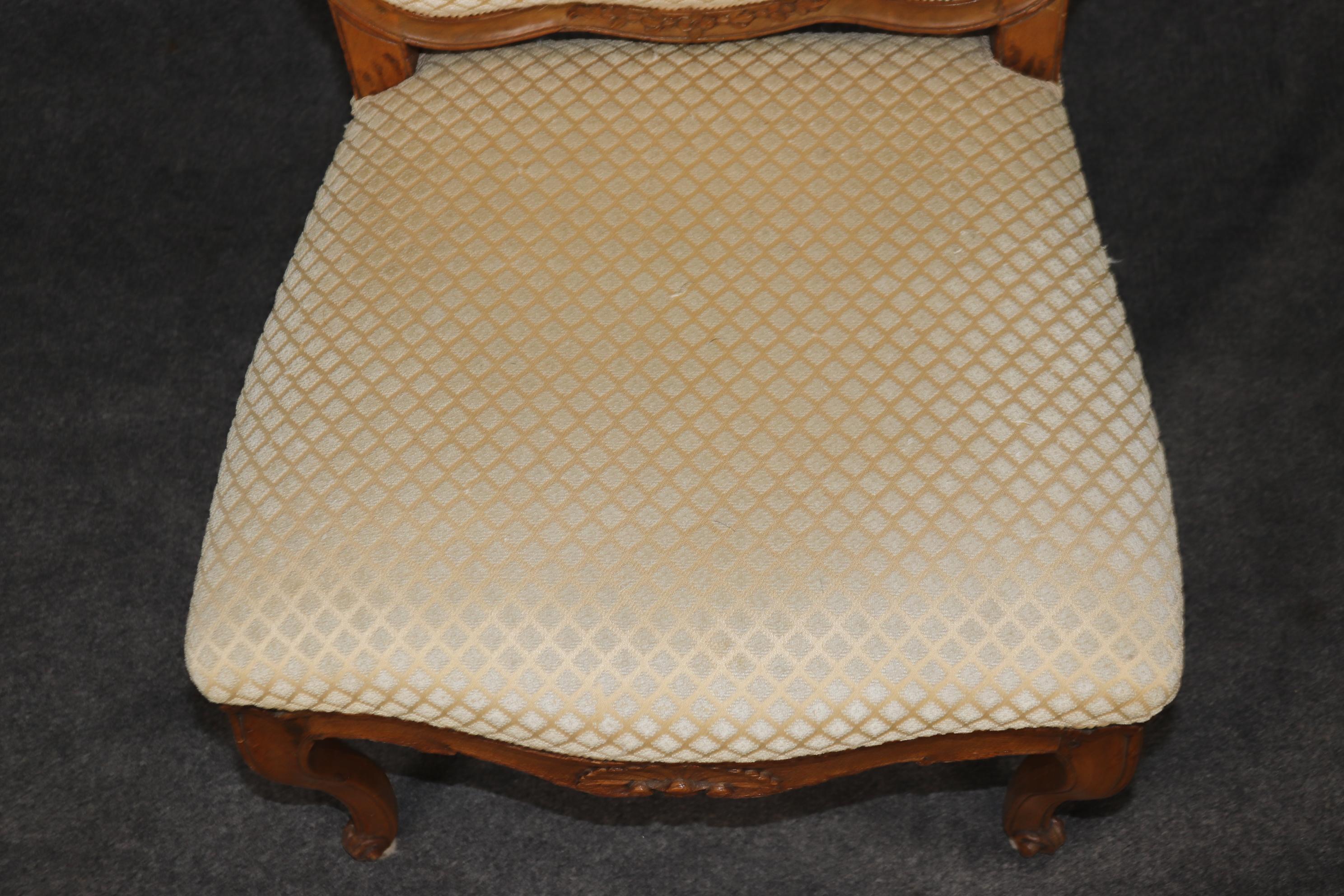 Pair of Antique 1790s Era French Carved Oak Period Louis XV Side Chairs For Sale 4