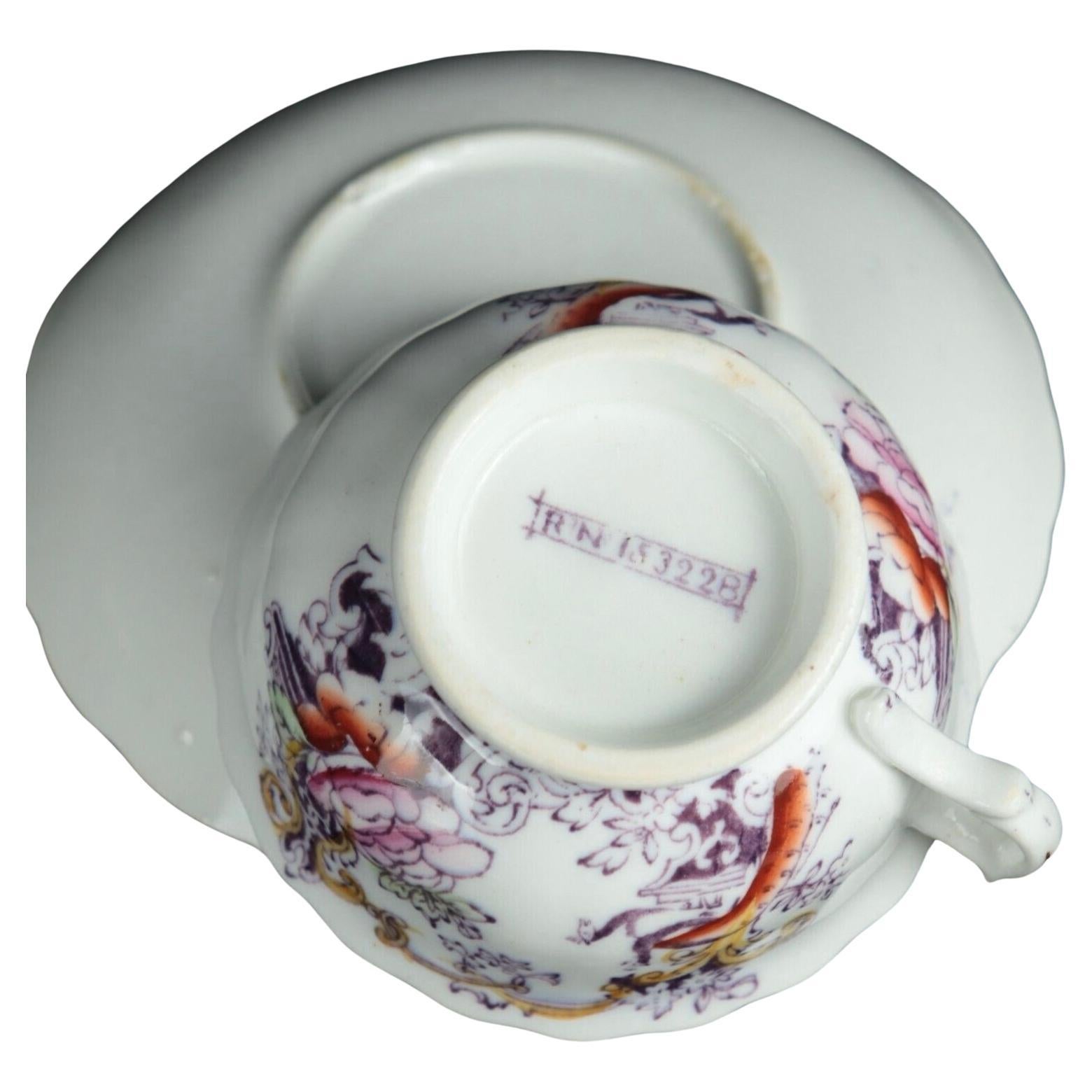 Fin du XIXe siècle Paire d'ensembles de tasses à thé et soucoupes en porcelaine osseuse anglaise d'époque 1890 en vente