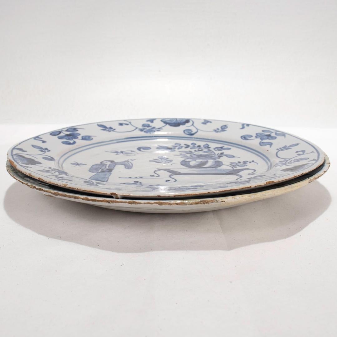 Pair of Antique 18th Century Dutch Delft Plates with Chinoiserie Decoration For Sale 1
