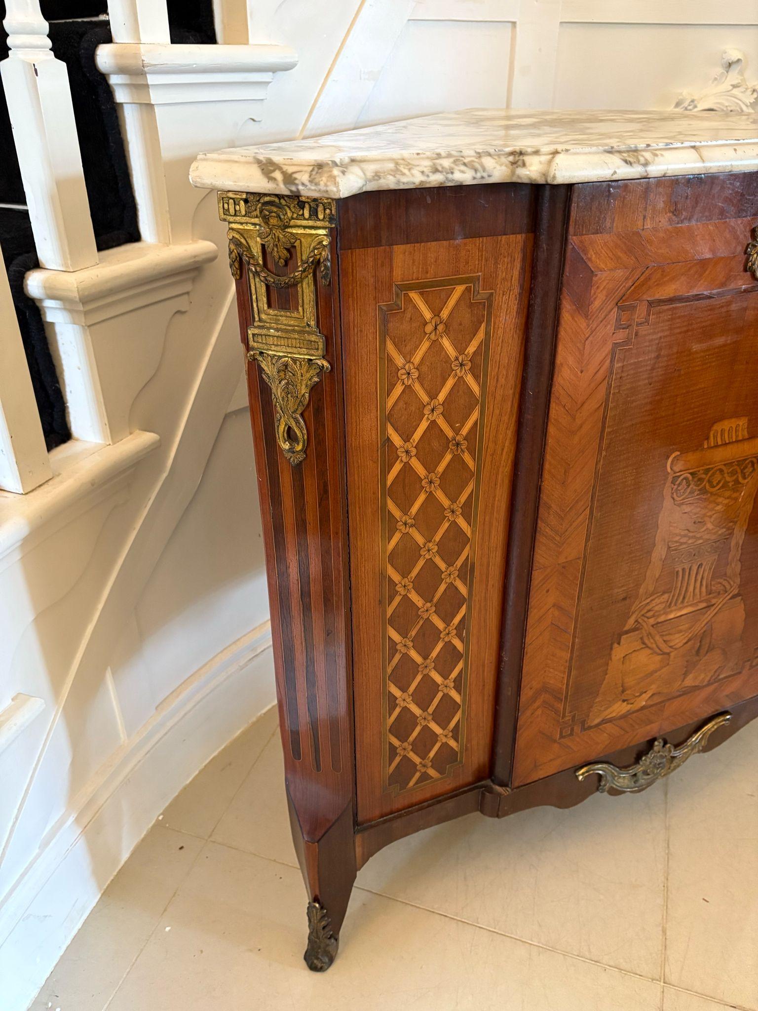 Pareja de armarios esquineros antiguos franceses del siglo XVIII con marquetería de madera de rey en venta 7