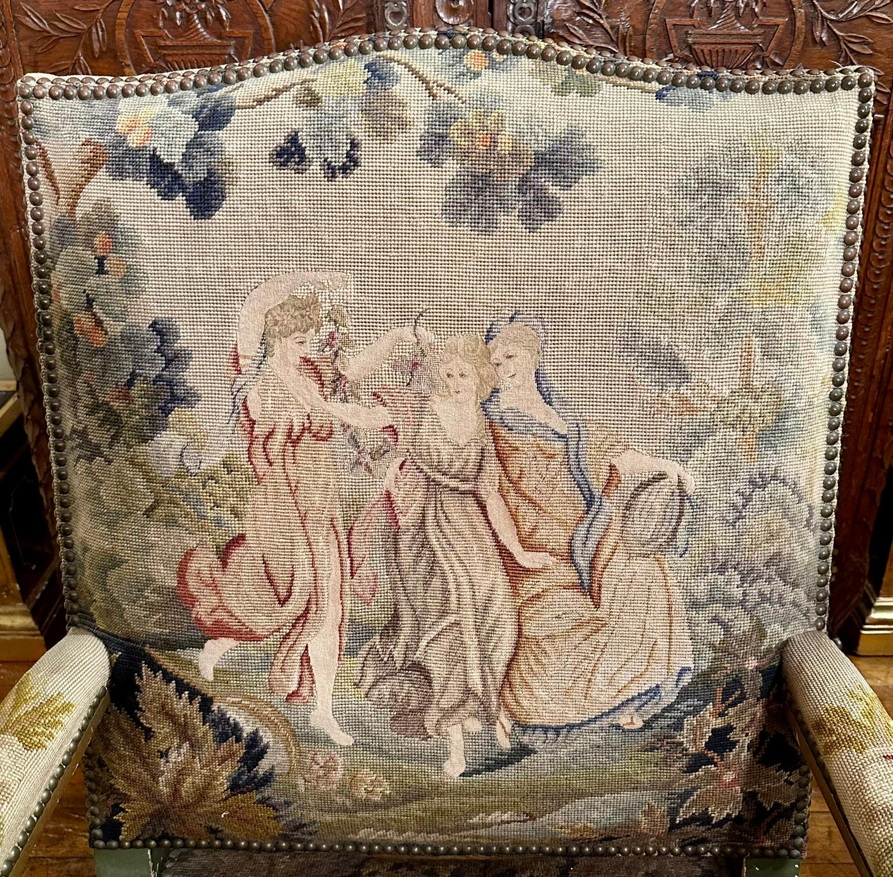 Paire de fauteuils anciens en bois peint et tapisserie du XVIIIe siècle français. en vente 6