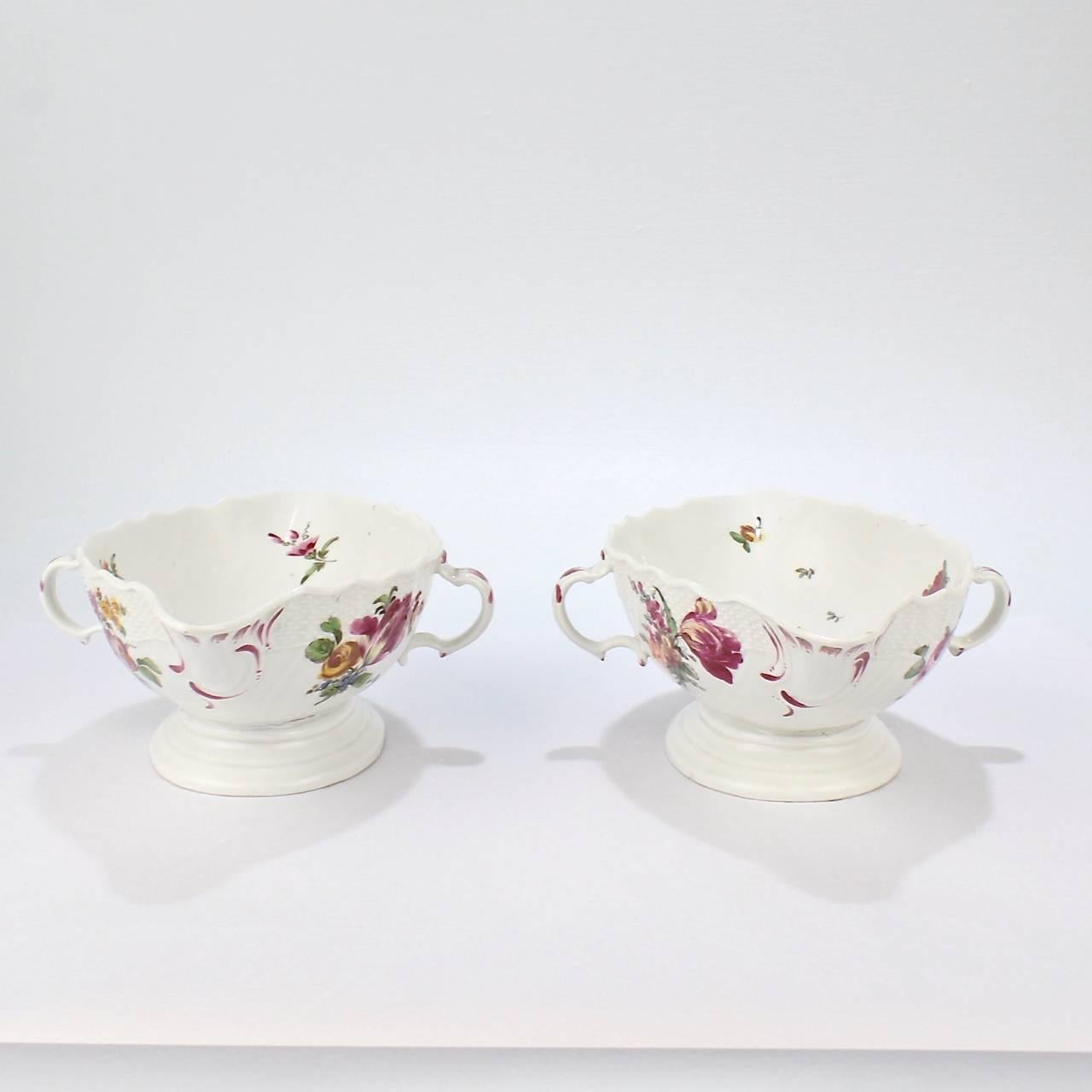 Rococò Coppia di antiche salsiere in porcellana Imperial Vienna Porcelain del 18° secolo in vendita