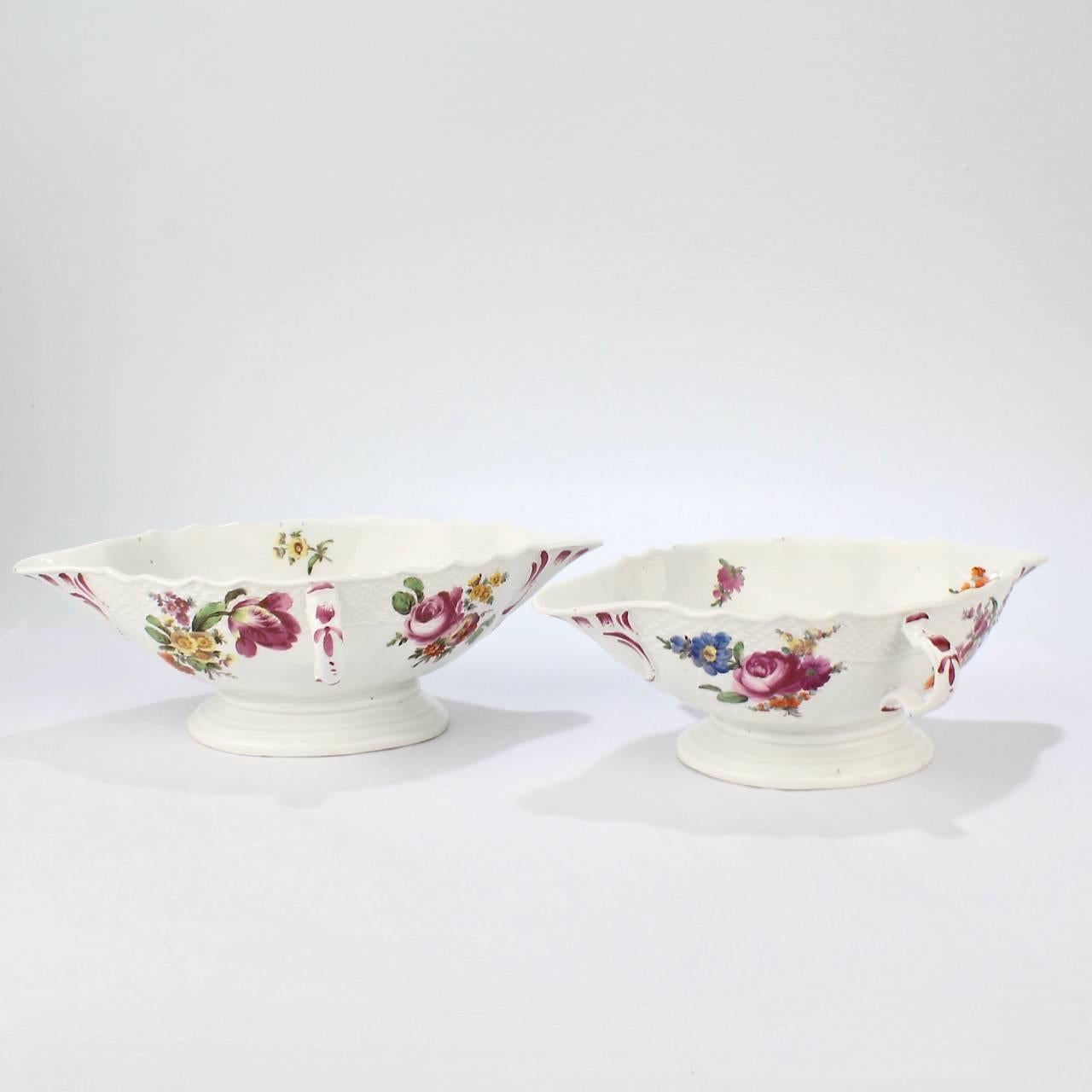 Rococo Pair of Antique 18th Century Imperial Vienna Porcelain Sauce or Gravy Boats For Sale