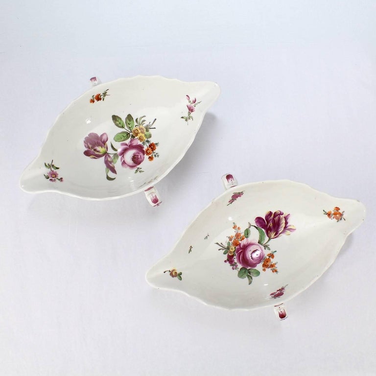 Pair of Antique 18th Century Imperial Vienna Porcelain Sauce or Gravy Boats For Sale 1