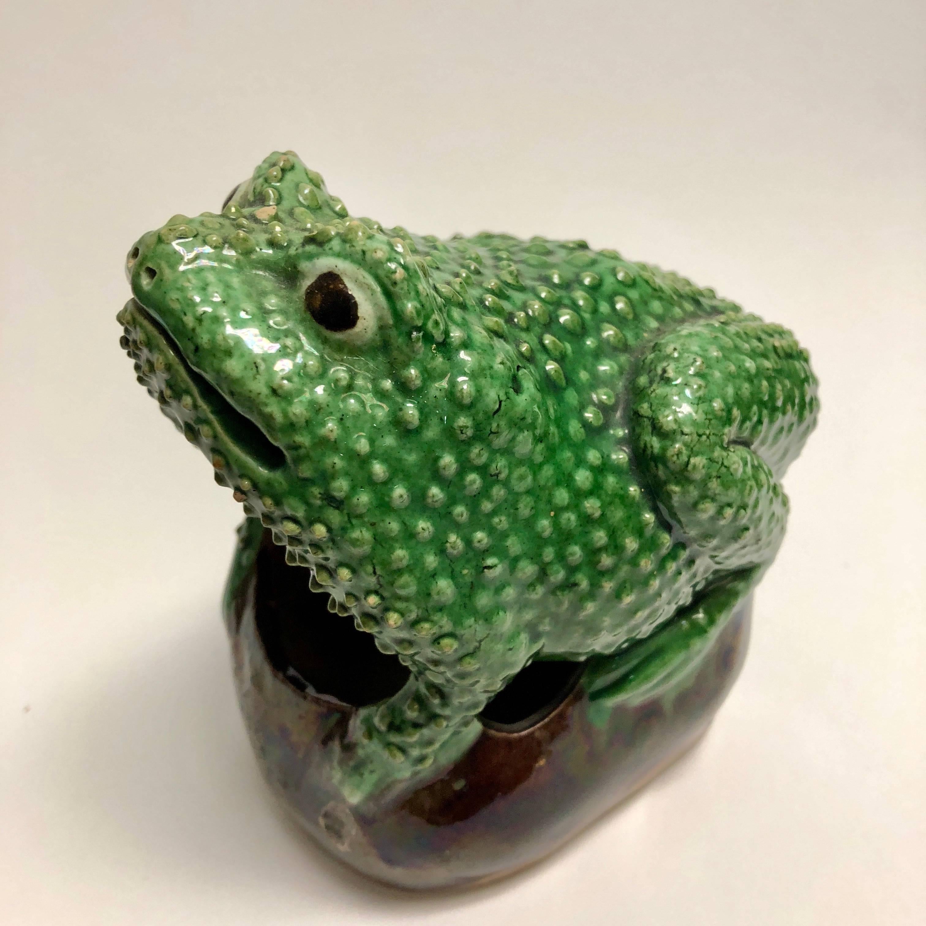 Pair of 19th Century Chinese Porcelain Famille Verte Egg/Spinach Glazed Frogs For Sale 8