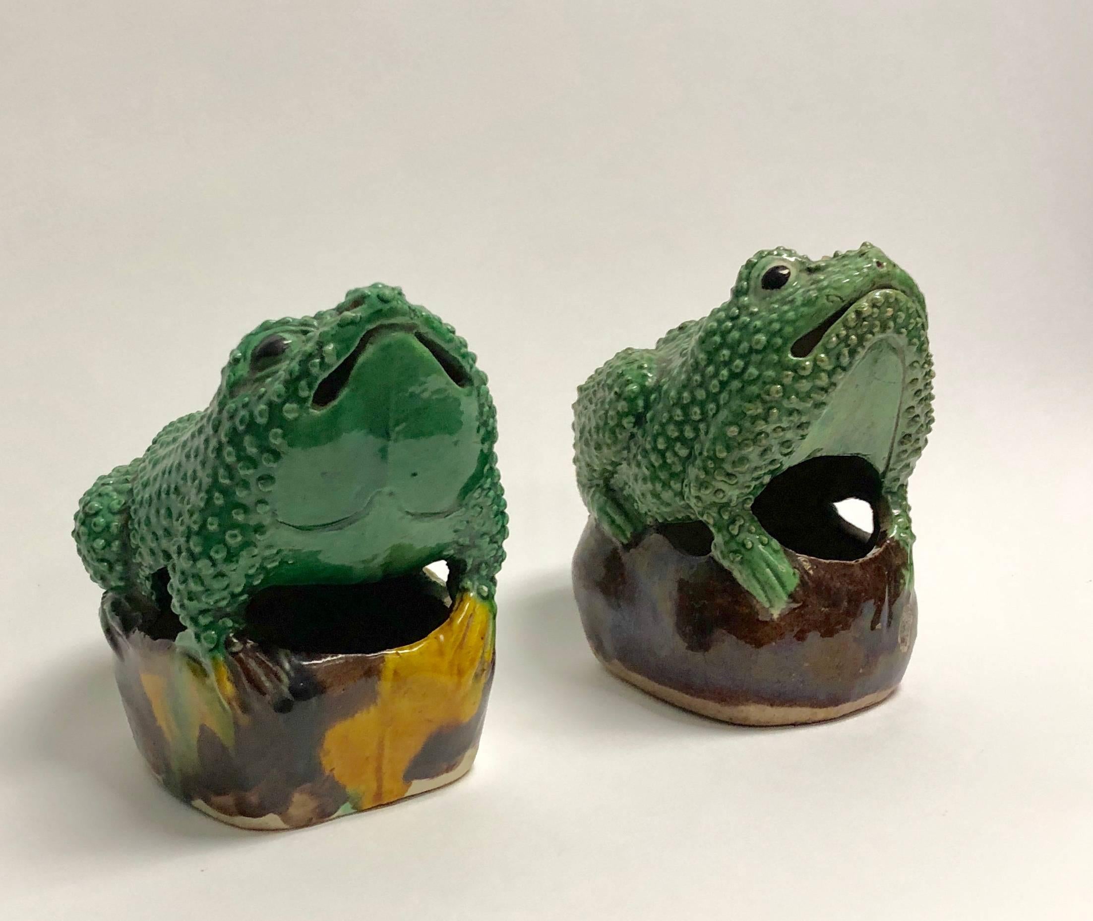 A pair (two frogs), antique 19th century porcelain famille vert egg and spinach glaze brush washer stylish with frogs each perched on a rock. Each frog was individually designed and crafted in shades of green, brown and yellow. Underneath, inside